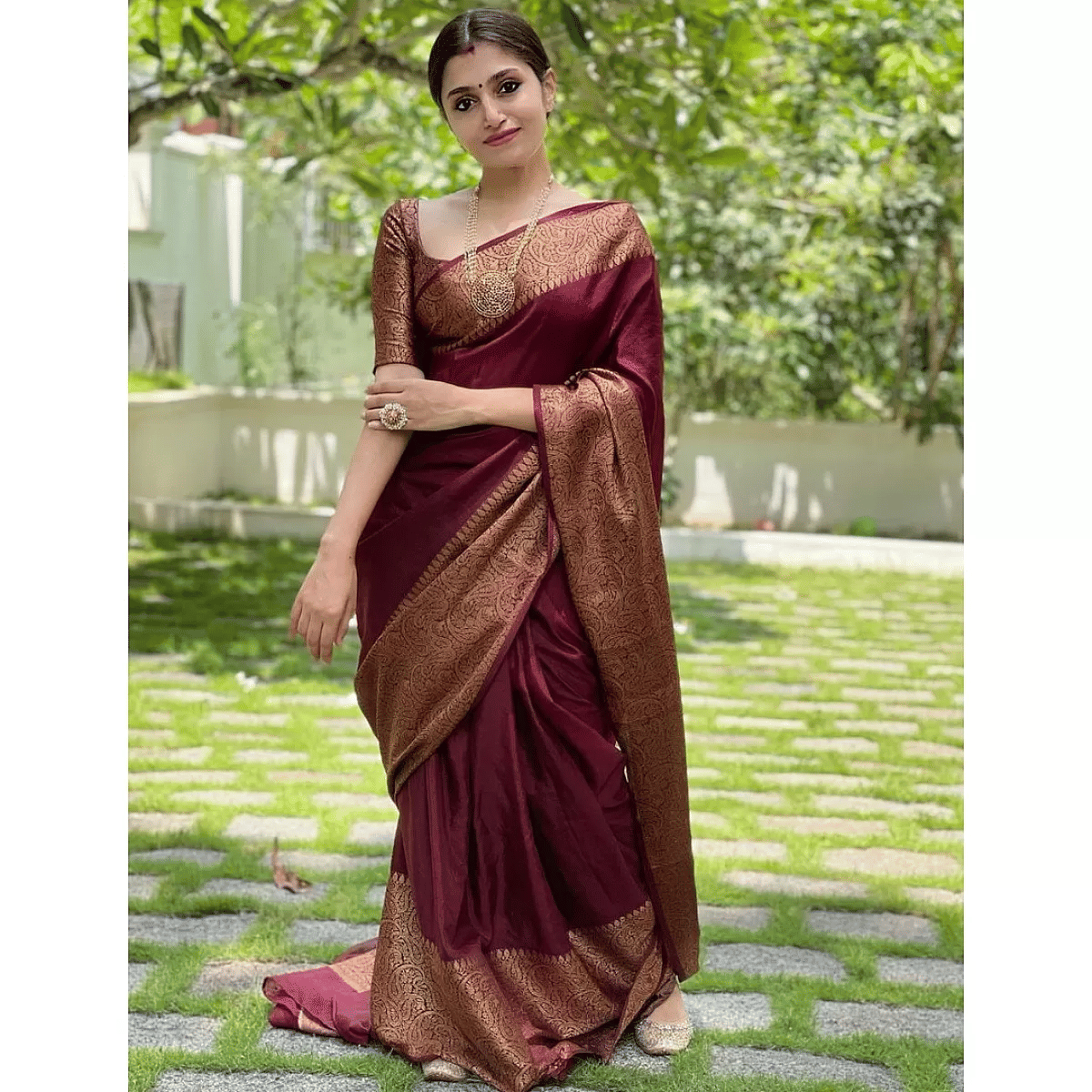 Gazal Fashions Banarasi Silk Embellished Saree With Unstitched Blouse Piece ( Maroon ) Gazal Fashions Banarasi Silk Embellished Saree With Unstitched Blouse Piece ( Maroon )
