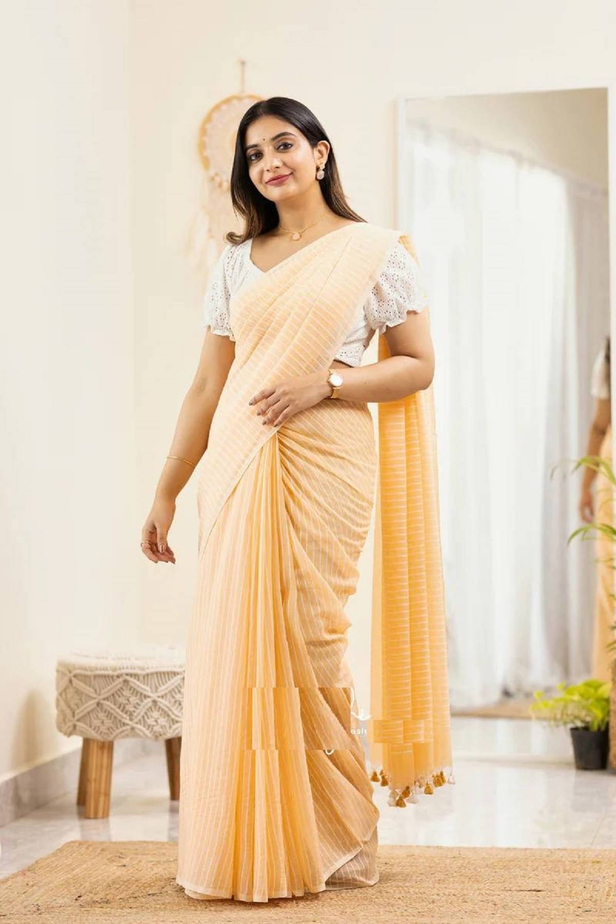 Aika Banarasi Silk Embellished Saree With Unstitched Blouse Piece ( Yellow ) Aika Banarasi Silk Embellished Saree With Unstitched Blouse Piece ( Yellow )