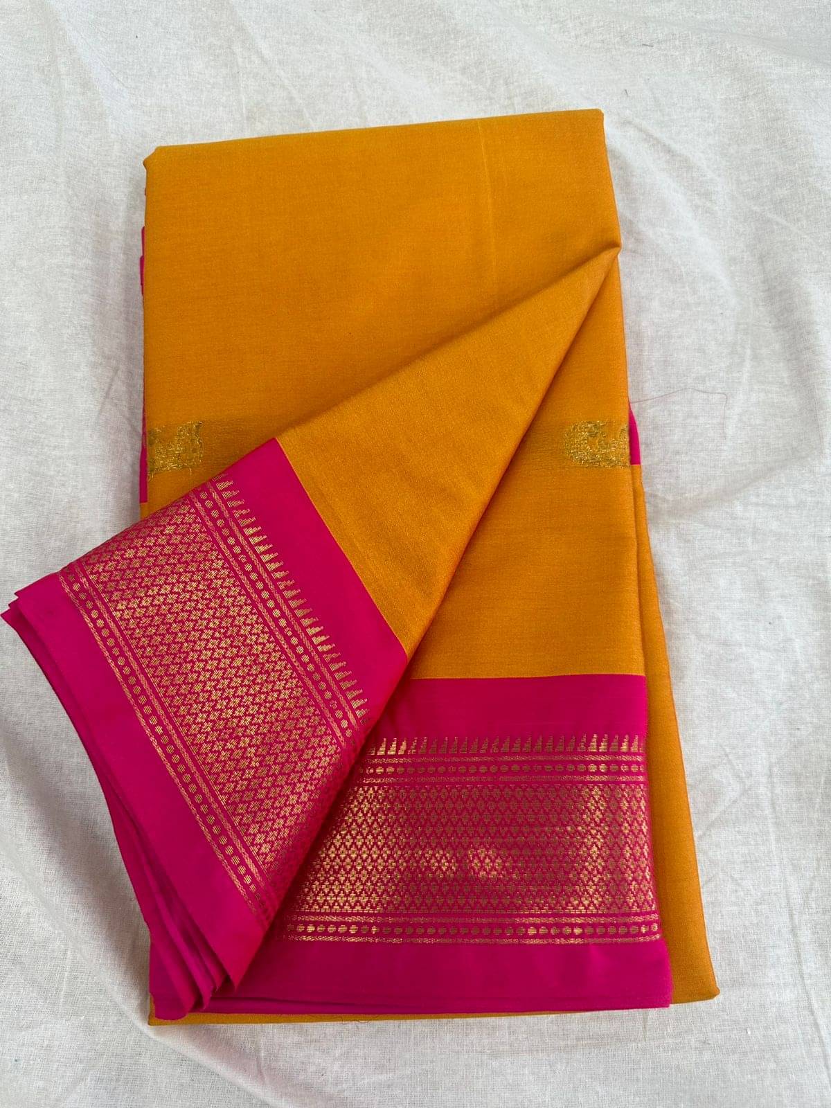     			Aika Cotton Silk Embellished Saree With Unstitched Blouse Piece ( Orange )