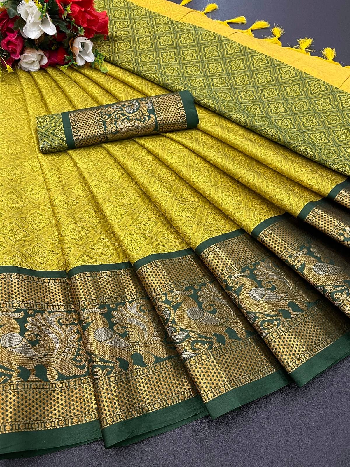     			Aika Jacquard Embellished Saree With Unstitched Blouse Piece ( LightGreen )