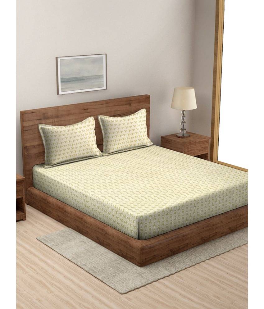     			Modefe Microfiber 1 Double Queen Bedsheet with 2 Pillow Covers ( Beige )