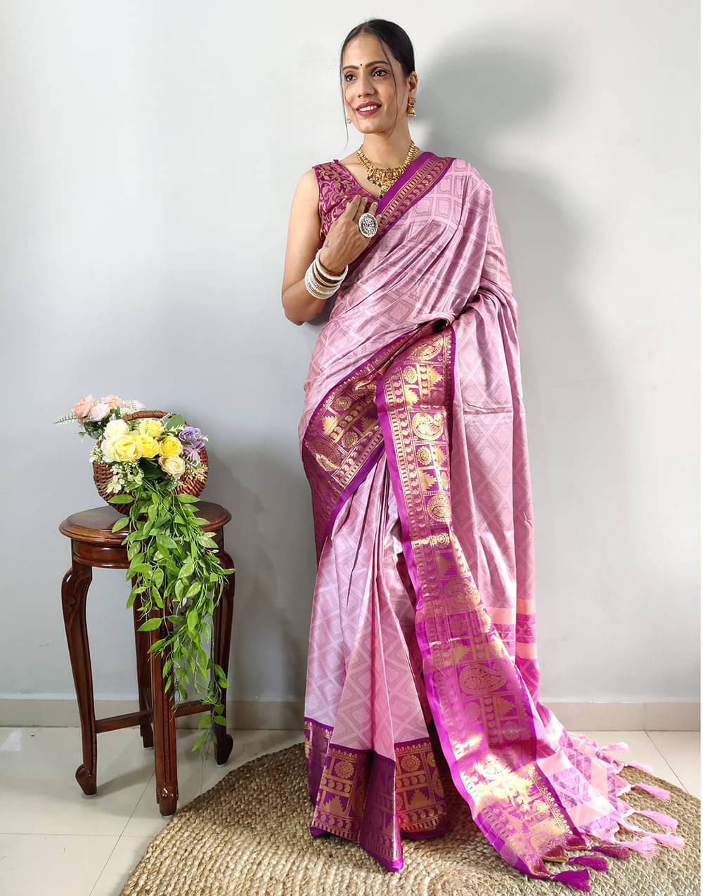 Apnisha Banarasi Silk Embellished Saree With Unstitched Blouse Piece ( Pink ) Apnisha Banarasi Silk Embellished Saree With Unstitched Blouse Piece ( Pink )
