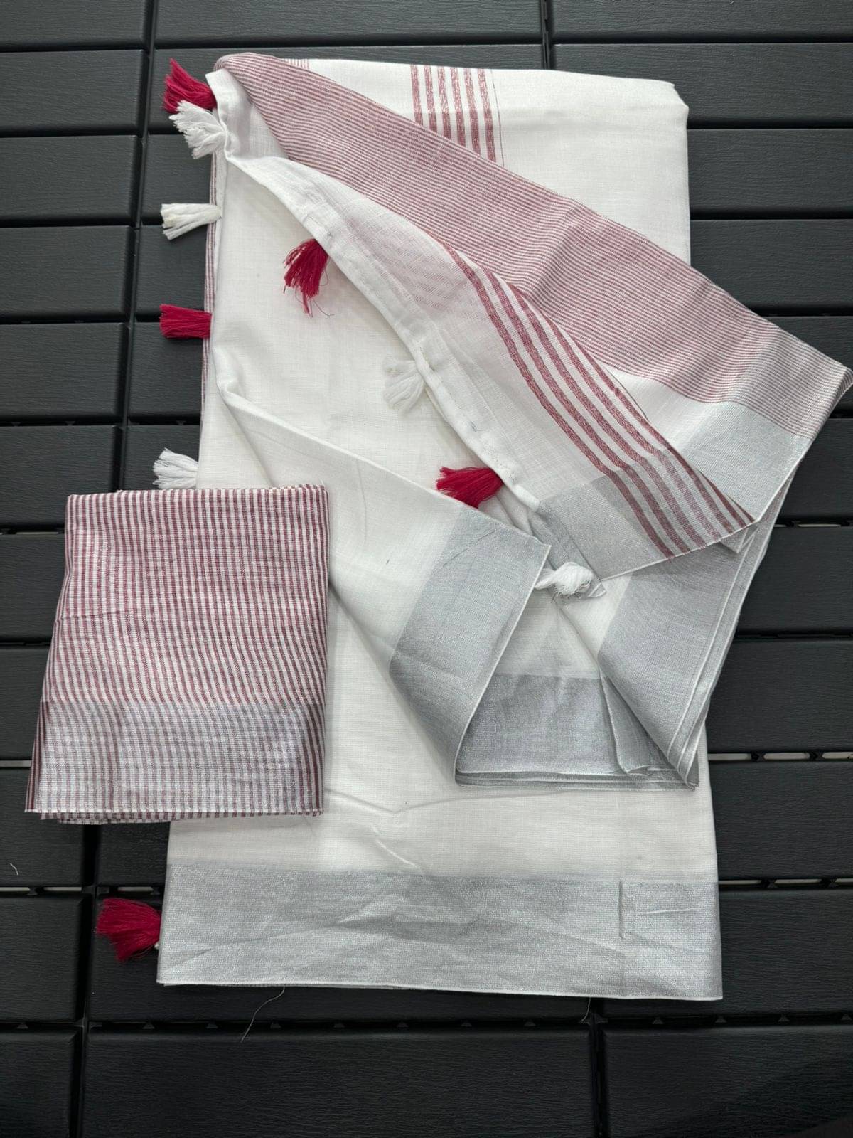 A TO Z CART Cotton Solid Saree With Unstitched Blouse Piece ( Red )     			A TO Z CART Cotton Solid Saree With Unstitched Blouse Piece ( Red )