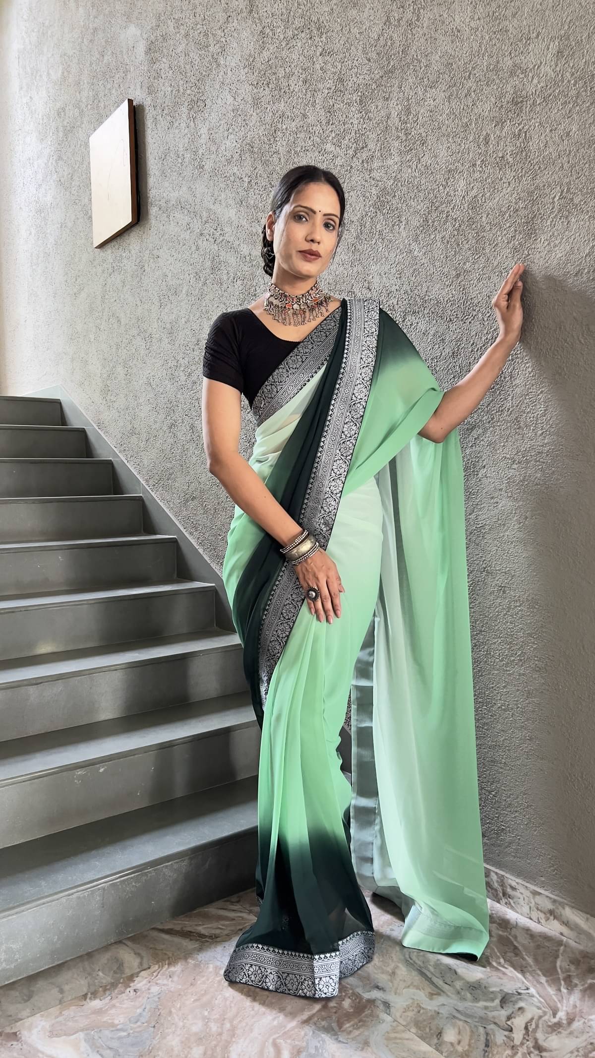 Aika Georgette Solid Saree With Unstitched Blouse Piece ( Green ) Aika Georgette Solid Saree With Unstitched Blouse Piece ( Green )