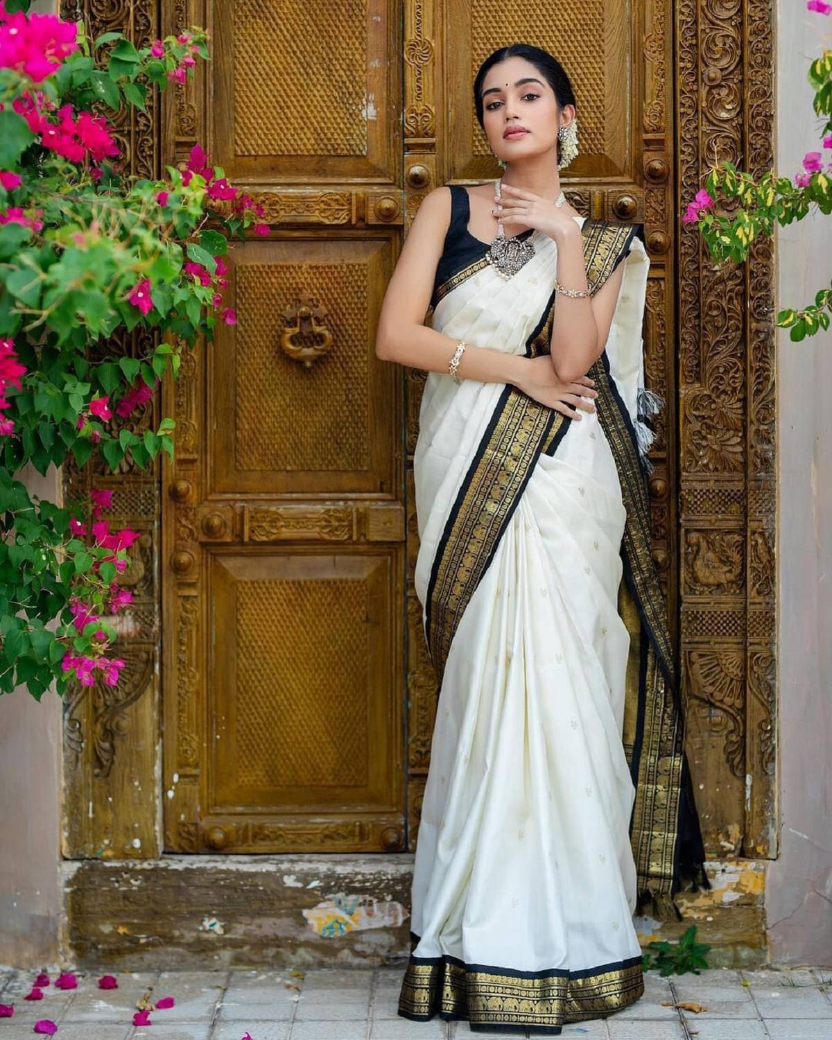 Aika Net Solid Saree With Unstitched Blouse Piece ( Purple ) Aika Net Solid Saree With Unstitched Blouse Piece ( Purple )