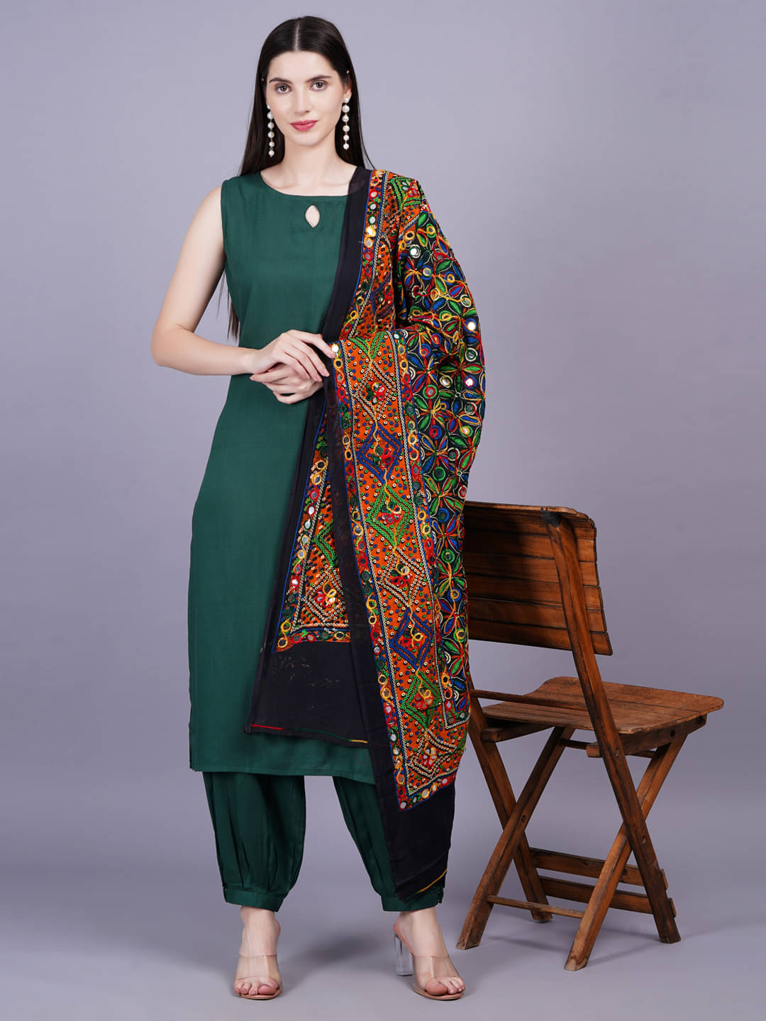     			JC4U Women Rayon Solid Straight Kurti With Patiala Salwar ( Green )