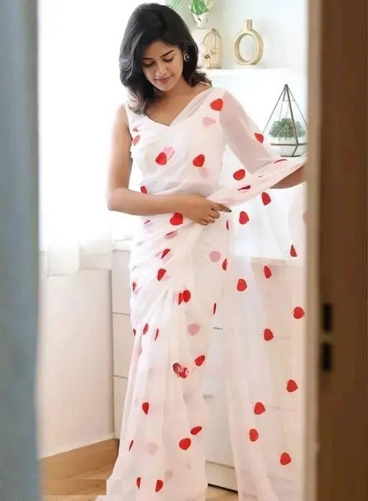 Aika Georgette Embroidered Saree With Unstitched Blouse Piece ( White ) Aika Georgette Embroidered Saree With Unstitched Blouse Piece ( White )