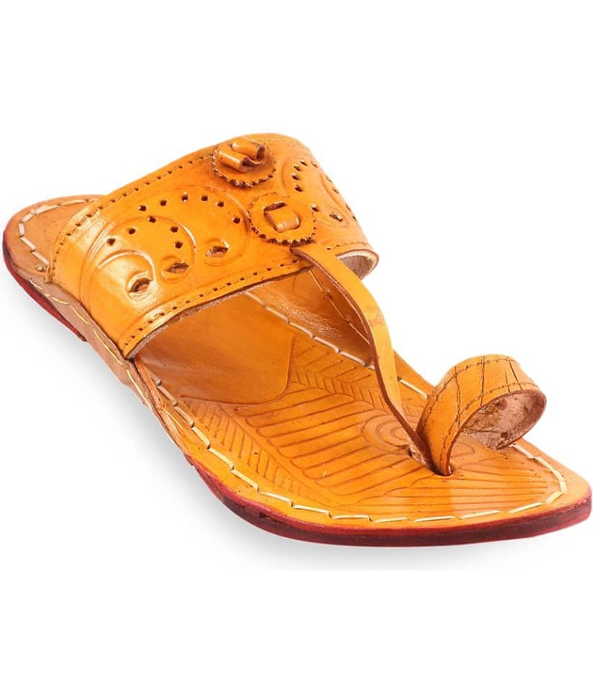Apratim Yellow Men's Kolhapuris - Ethnic Shoes | Buy online on ZillyBuy