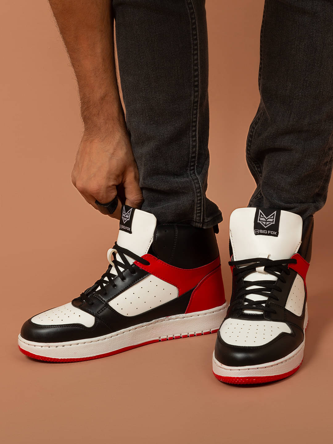     			Big Fox Black Men's Sneakers