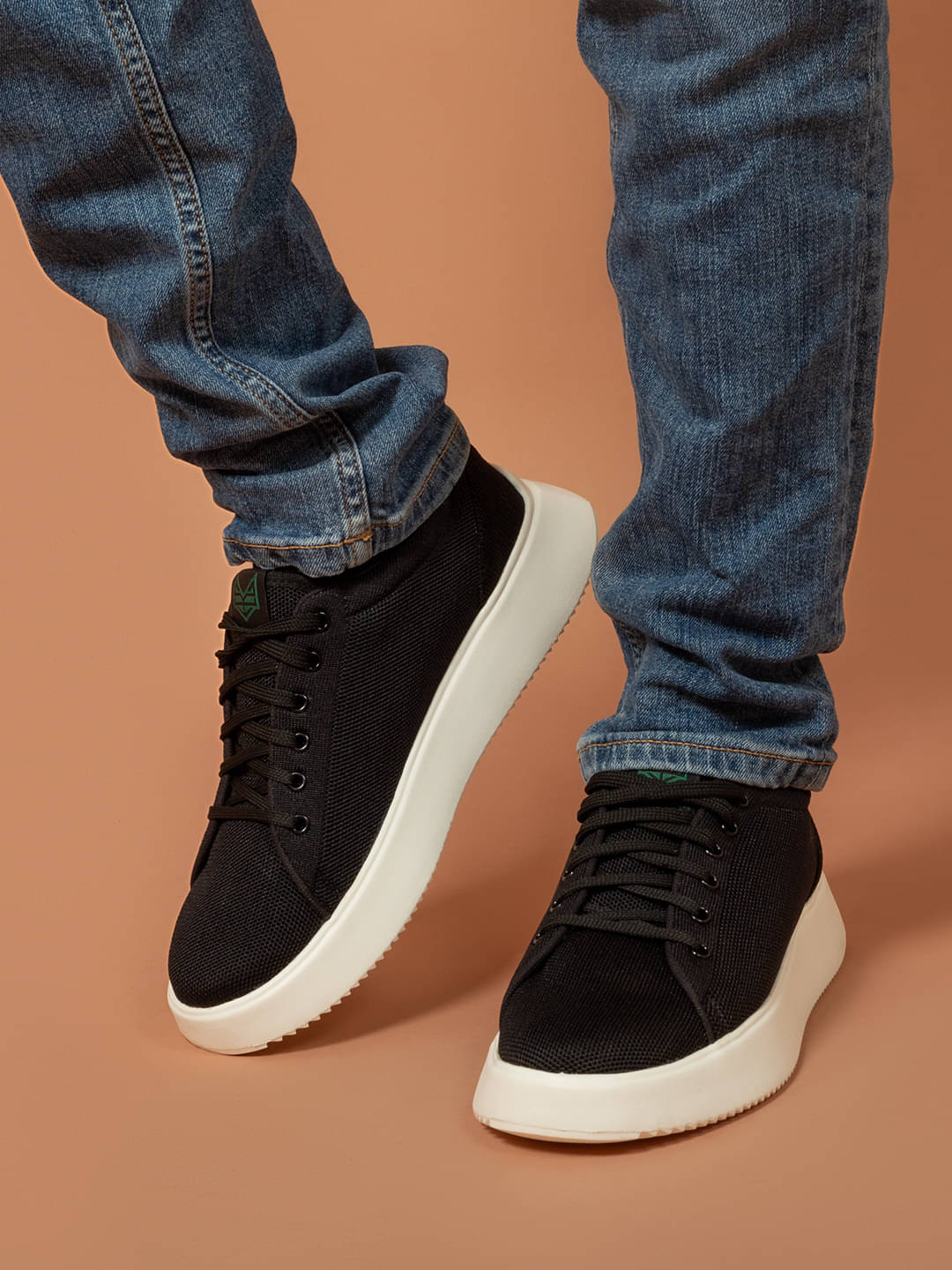     			Big Fox Black Men's Sneakers