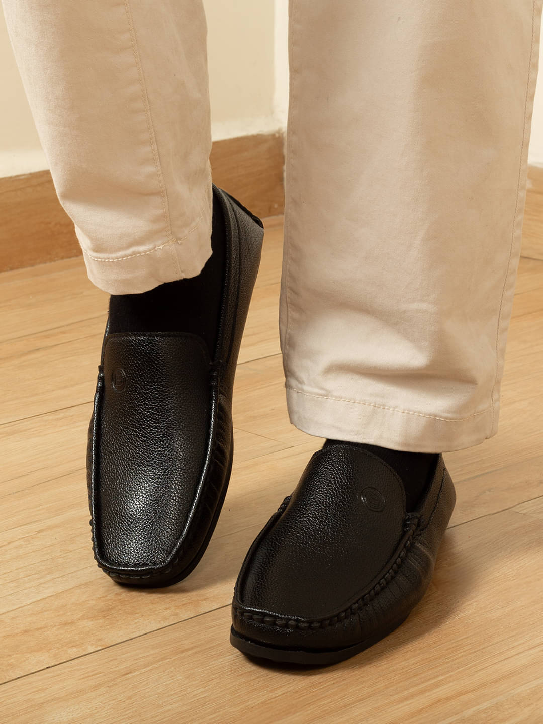     			Big Fox Black Men's Slip on