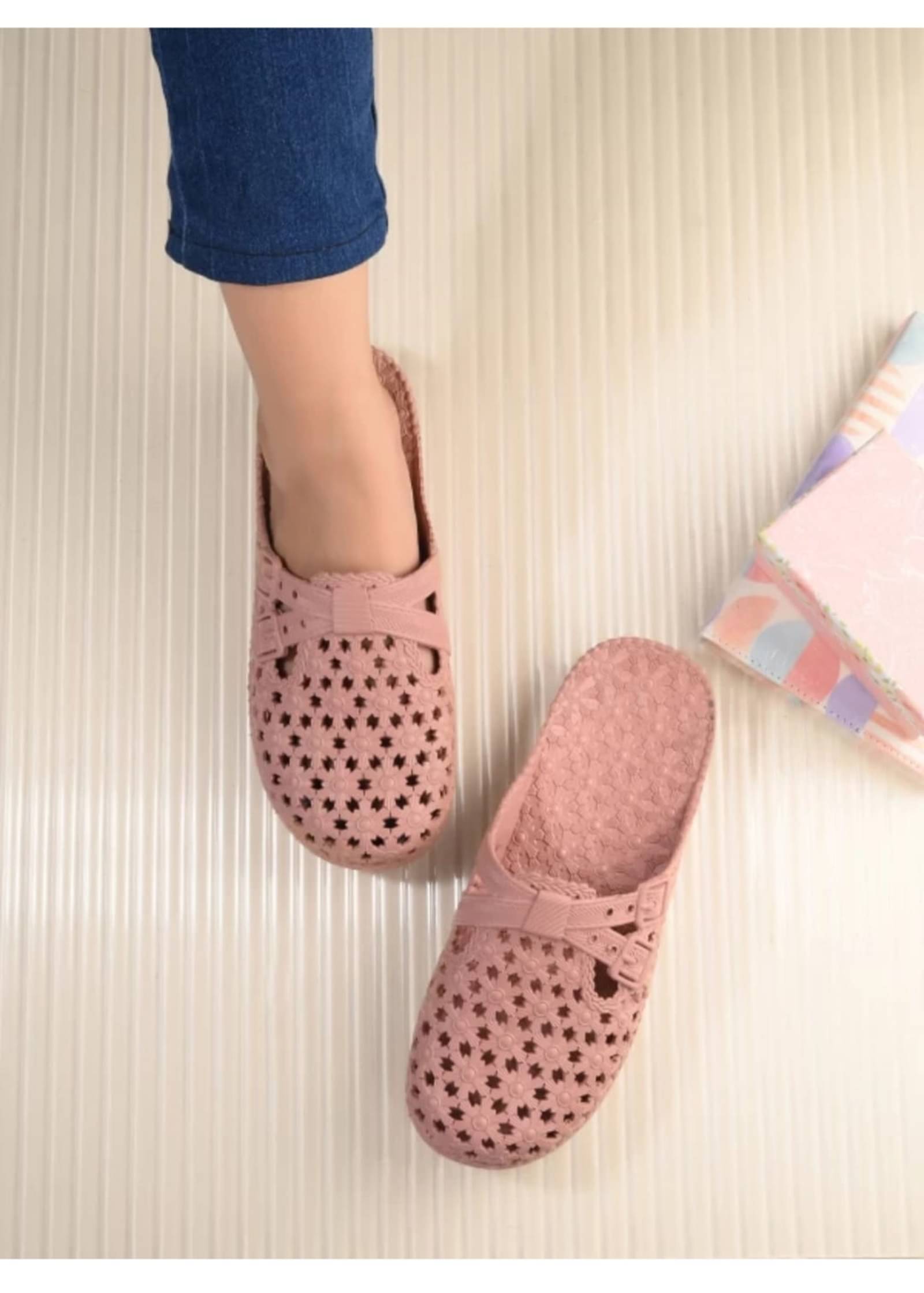     			T-Rock Pink Women's Slide Flip Flop