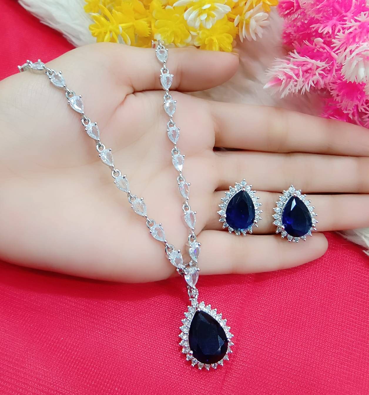     			Ladymania Blue Alloy Necklace Set ( Pack of 1 )