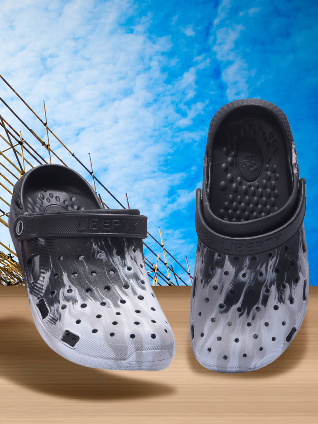     			Liberty - Black Men's Clogs