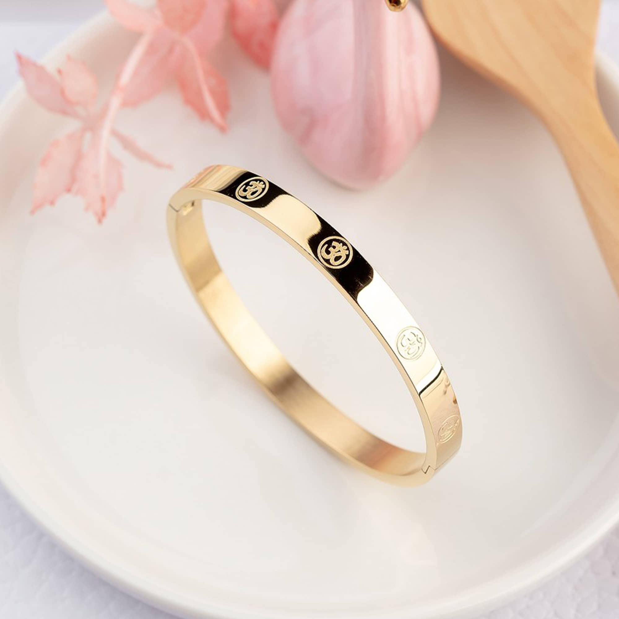 Thrillz Gold Bracelet ( Pack of 1 ) - Bangles & Bracelets | Buy online on ZillyBuy