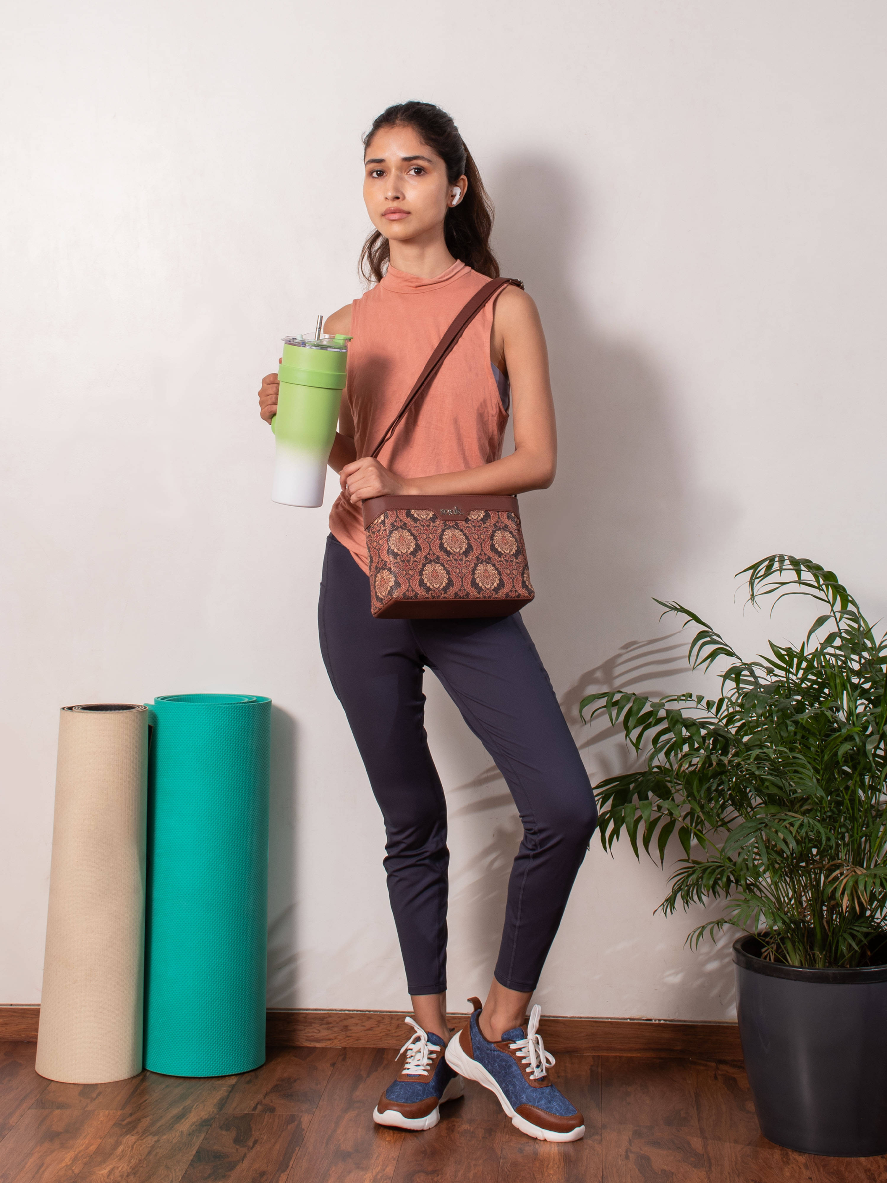     			Zouk Sling Bag Jute Set of 1 ( Brown )