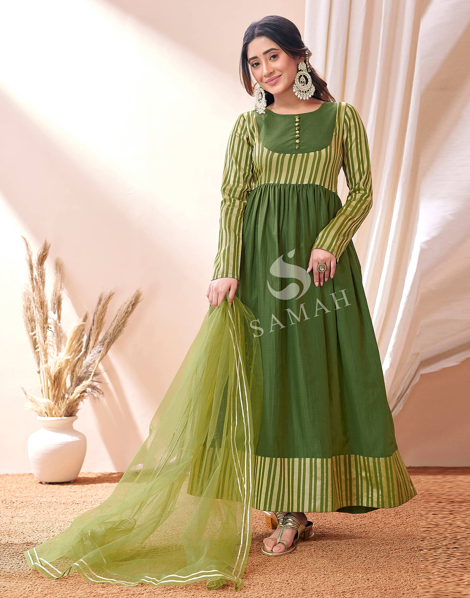     			Skylee Chiffon Self Design Kurti With Pants Women's Stitched Salwar Suit - Green ( Pack of 1 )