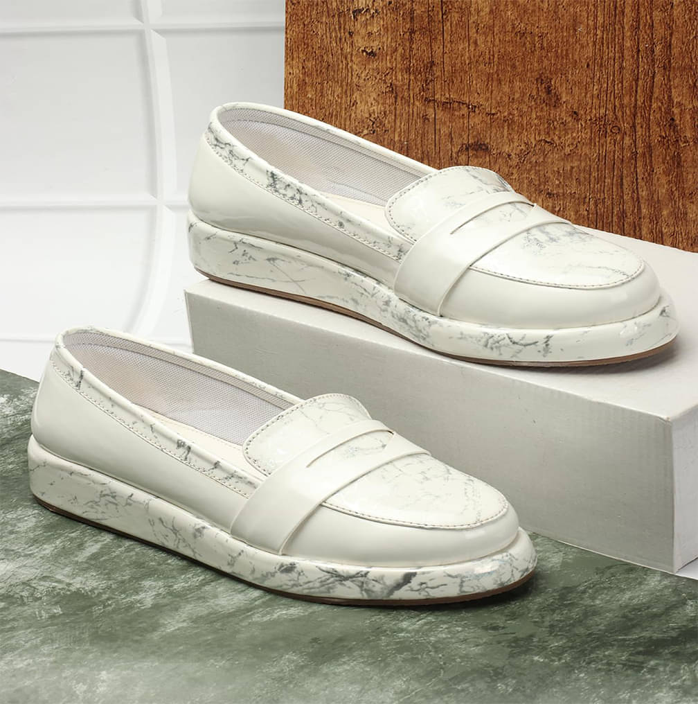     			MESHVA White Women's Loafers