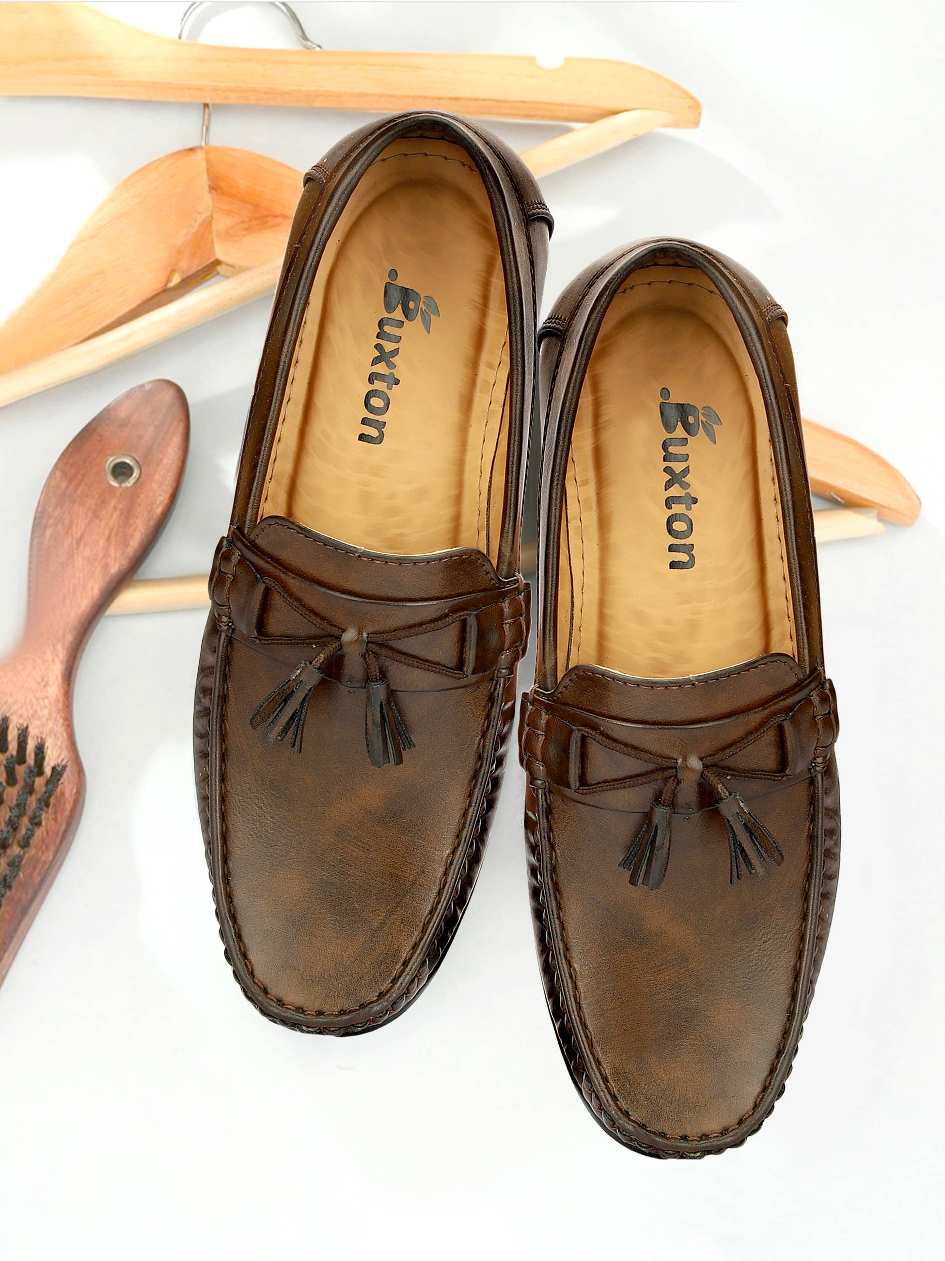     			Buxton Brown Men's Tassel