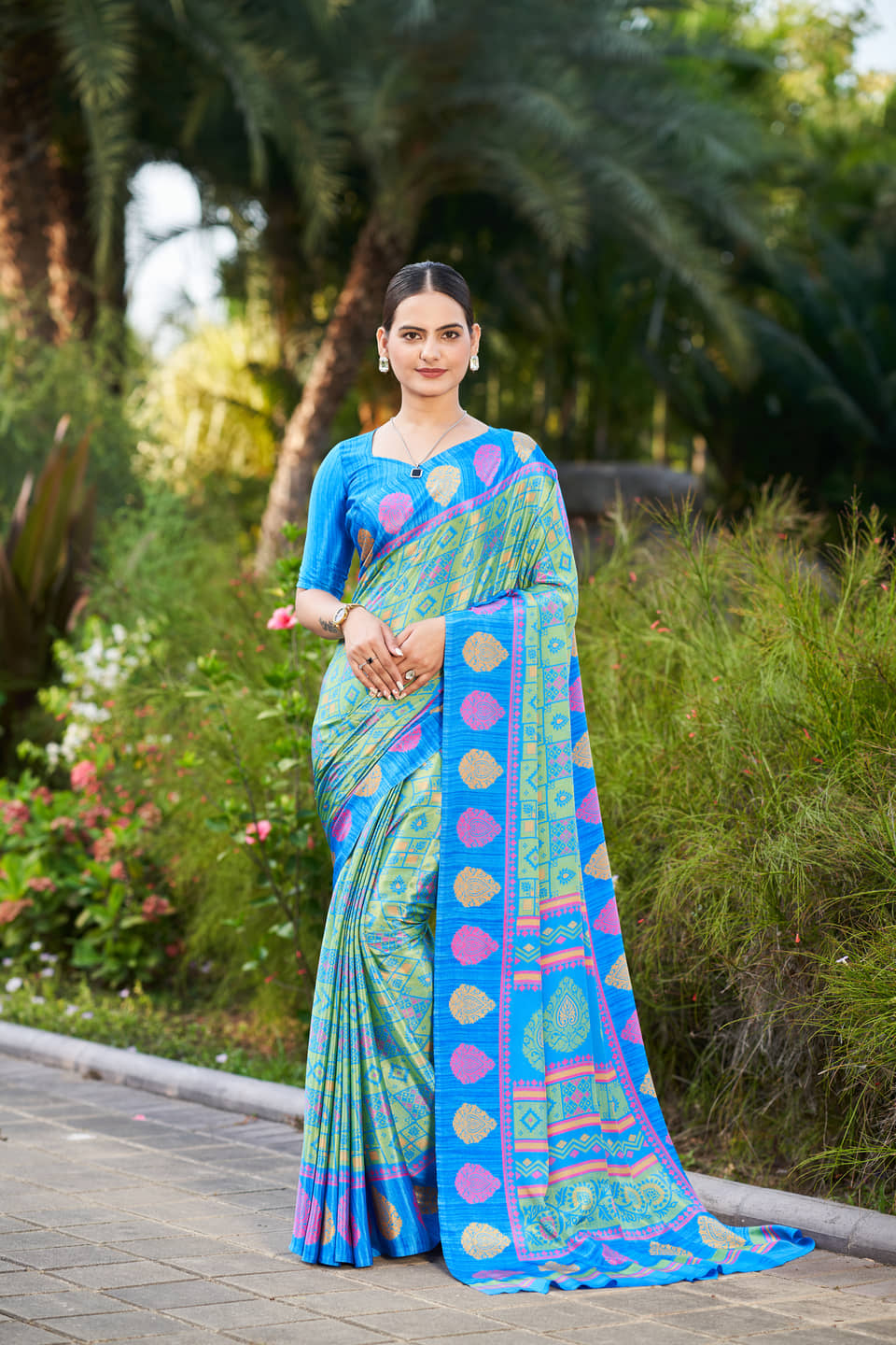 Kandora Crepe Printed Saree With Unstitched Blouse Piece ( Blue ) - Sarees | Buy online on ZillyBuy