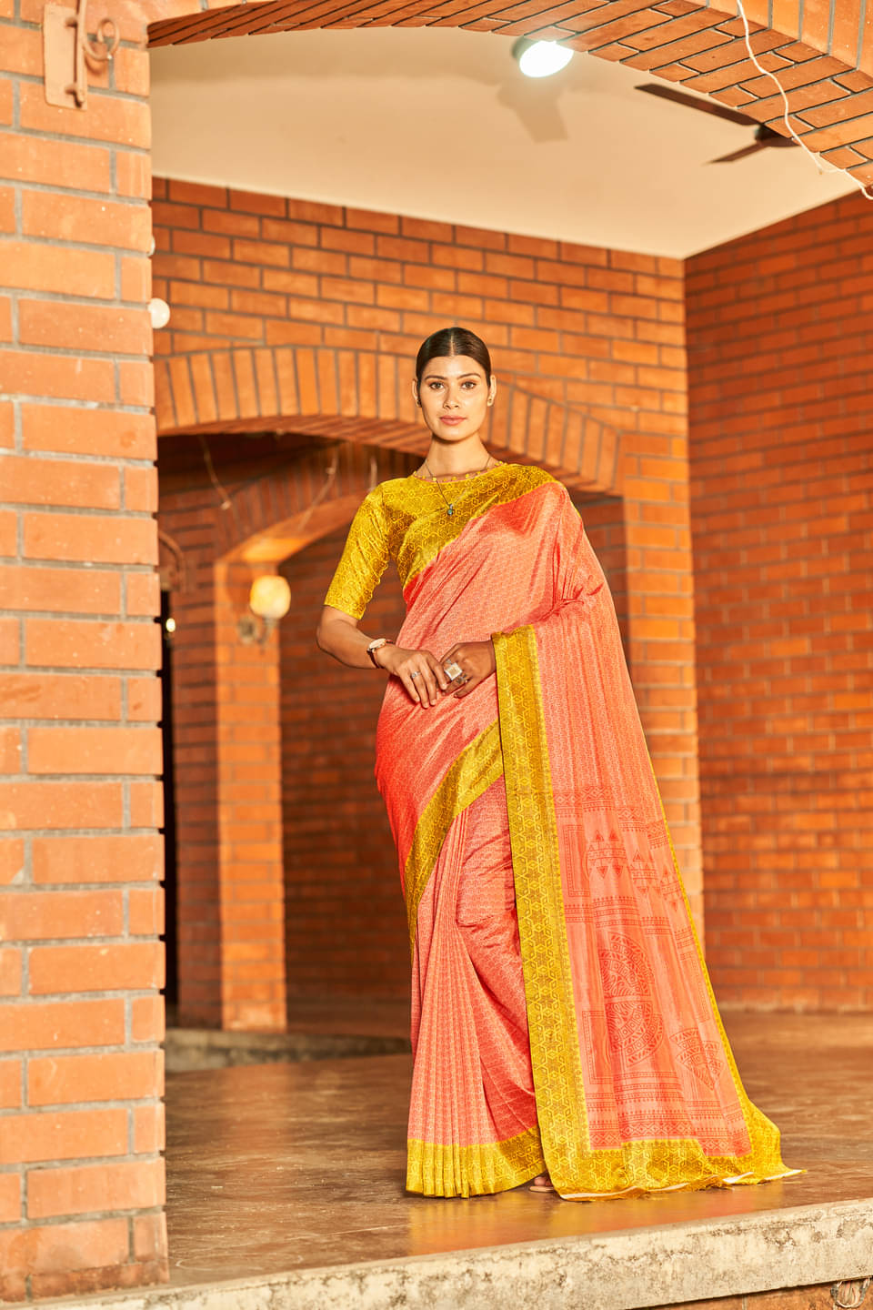     			Kandora Crepe Printed Saree With Unstitched Blouse Piece ( Beige )