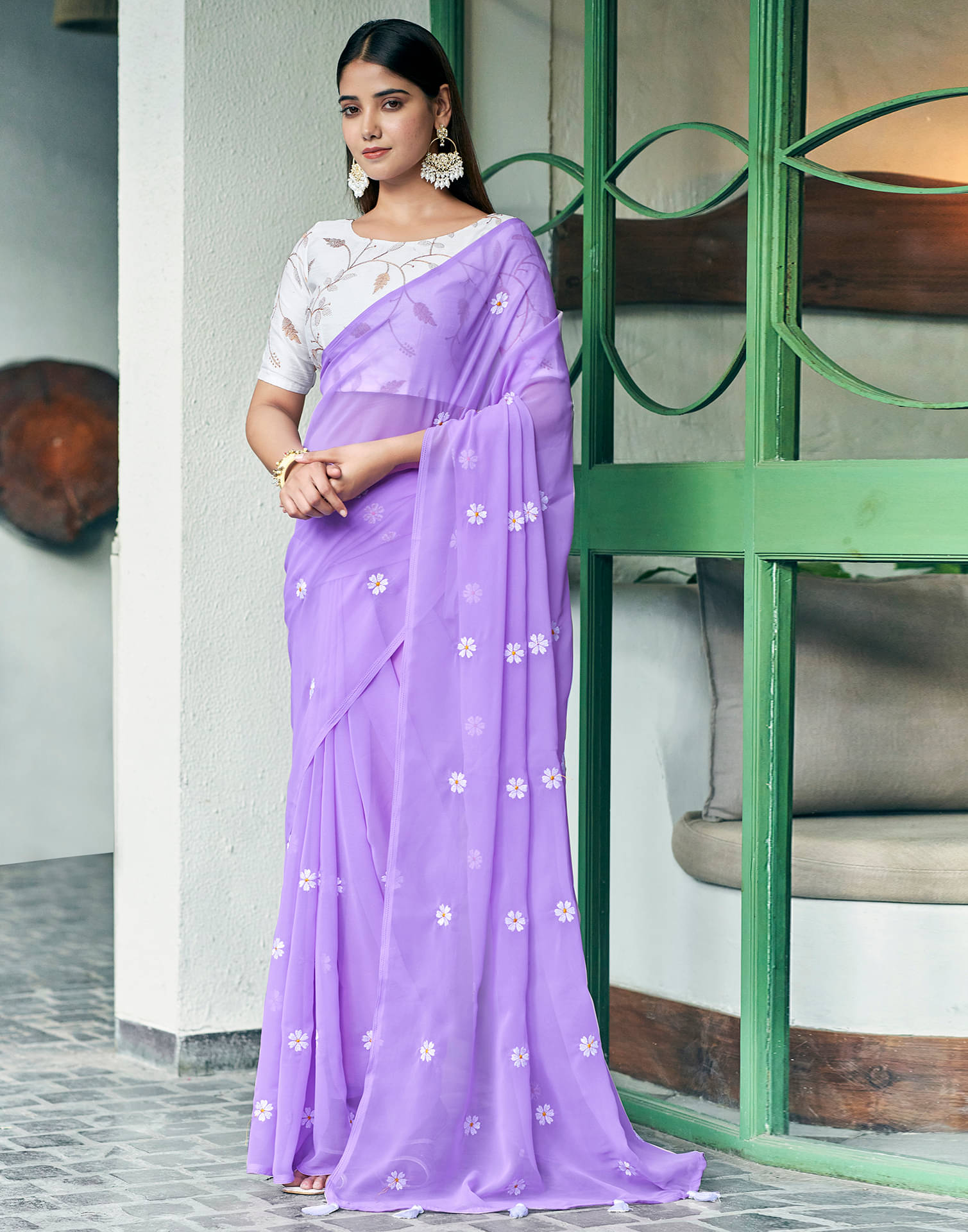     			Samah Georgette Embroidered Saree With Unstitched Blouse Piece ( Lavender )