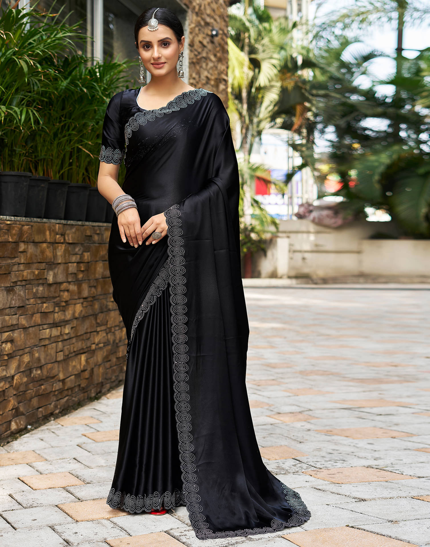 Samah Satin Solid Saree With Unstitched Blouse Piece ( Black ) Samah Satin Solid Saree With Unstitched Blouse Piece ( Black )