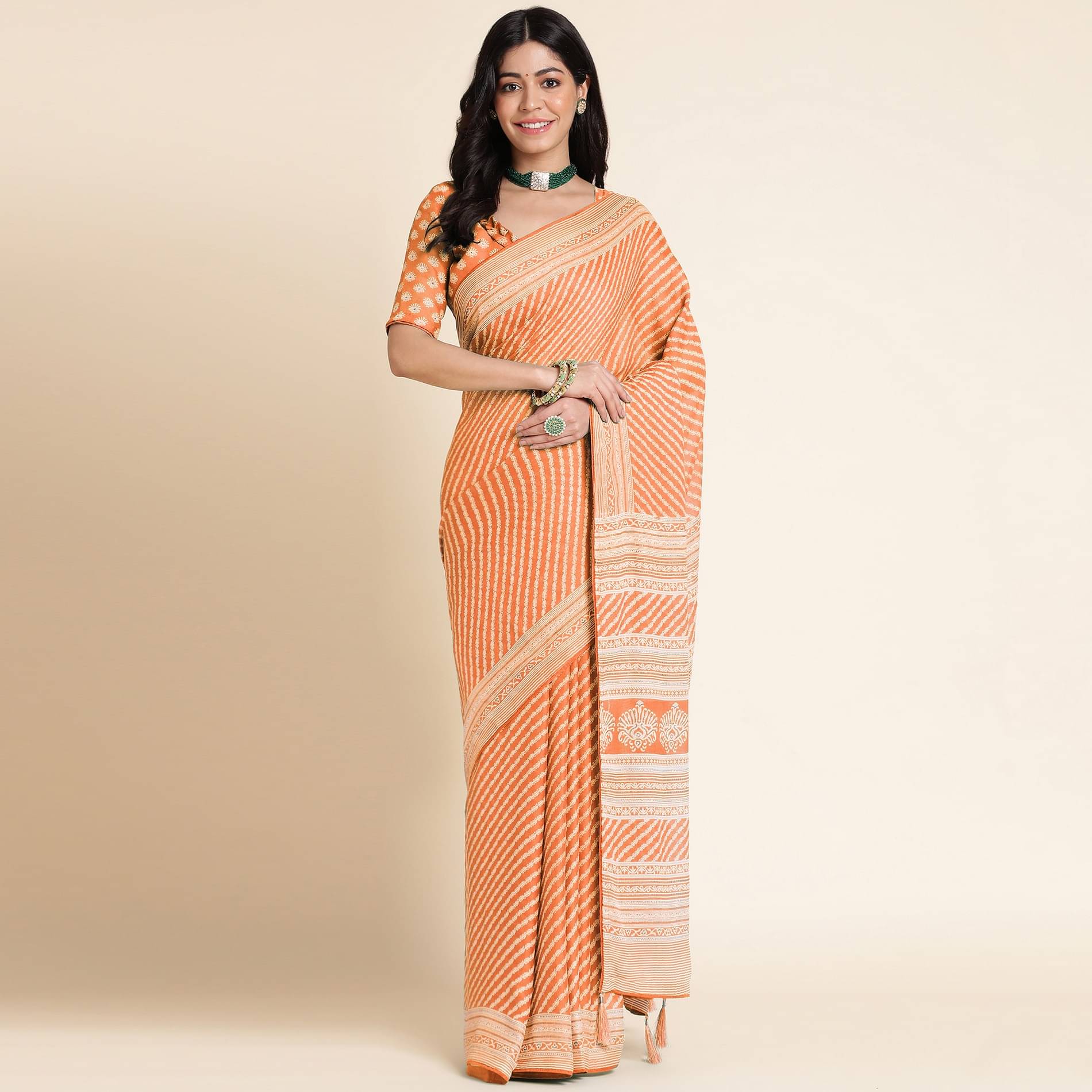 Rekha Maniyar Georgette Printed Saree With Unstitched Blouse Piece ( Orange ) Rekha Maniyar Georgette Printed Saree With Unstitched Blouse Piece ( Orange )