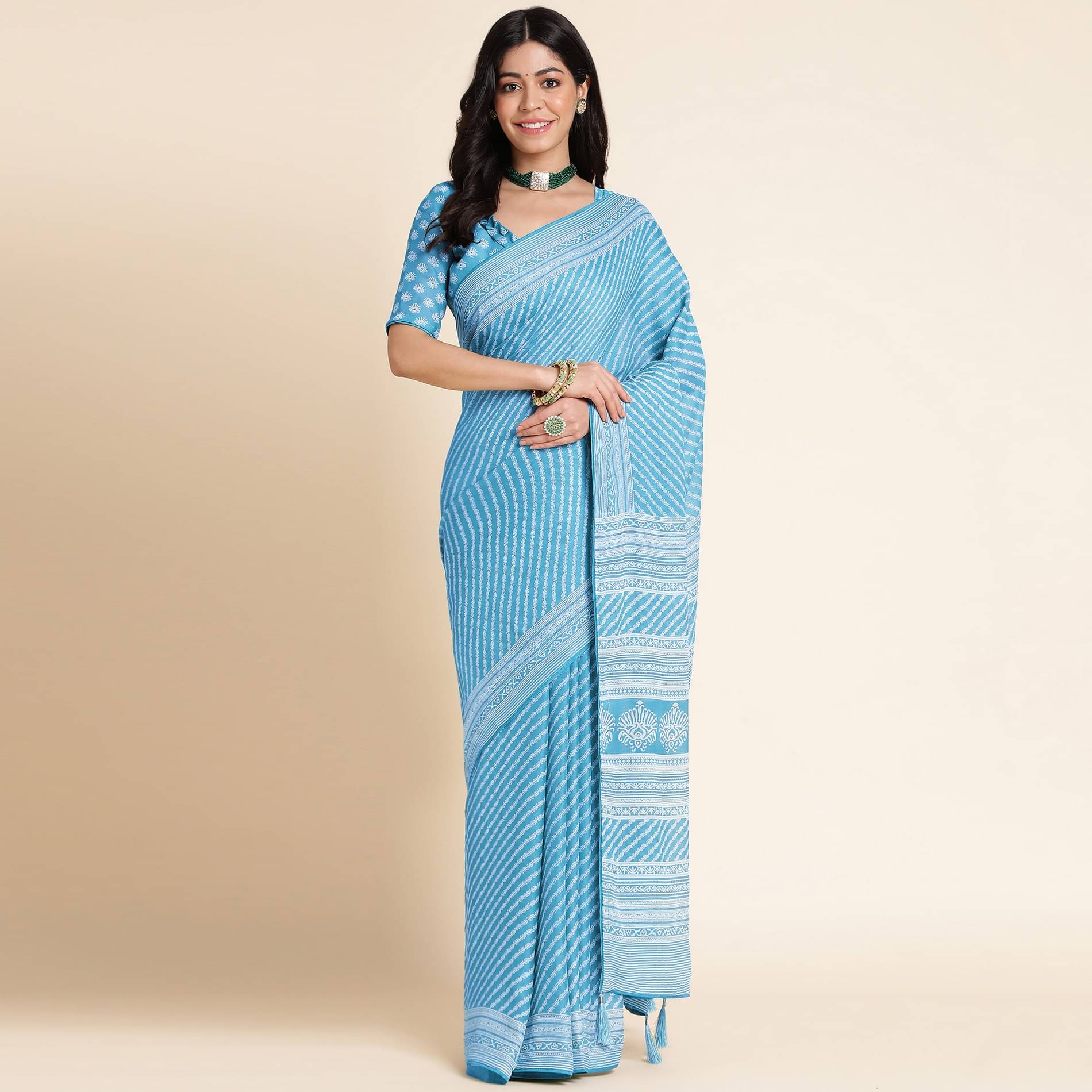 Rekha Maniyar Georgette Printed Saree With Unstitched Blouse Piece ( Blue ) Rekha Maniyar Georgette Printed Saree With Unstitched Blouse Piece ( Blue )