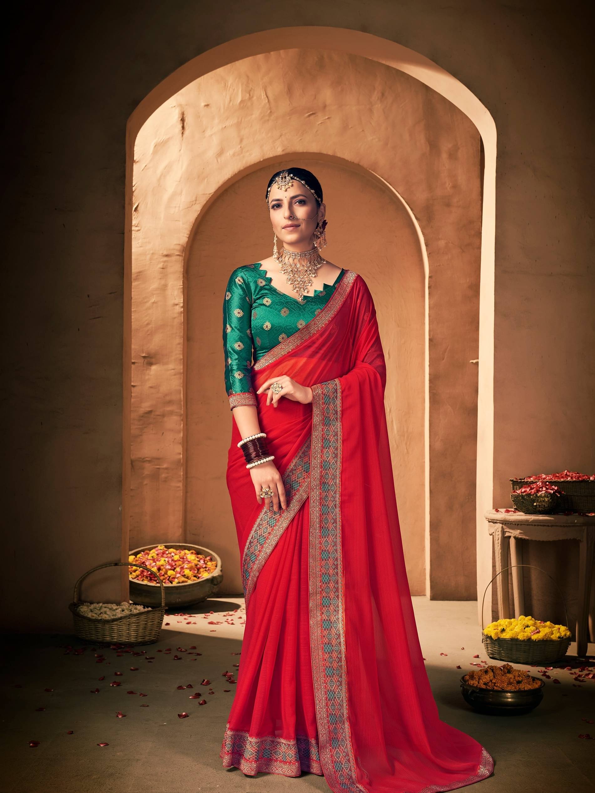     			Rekha Maniyar Georgette Solid Saree With Unstitched Blouse Piece ( Red )