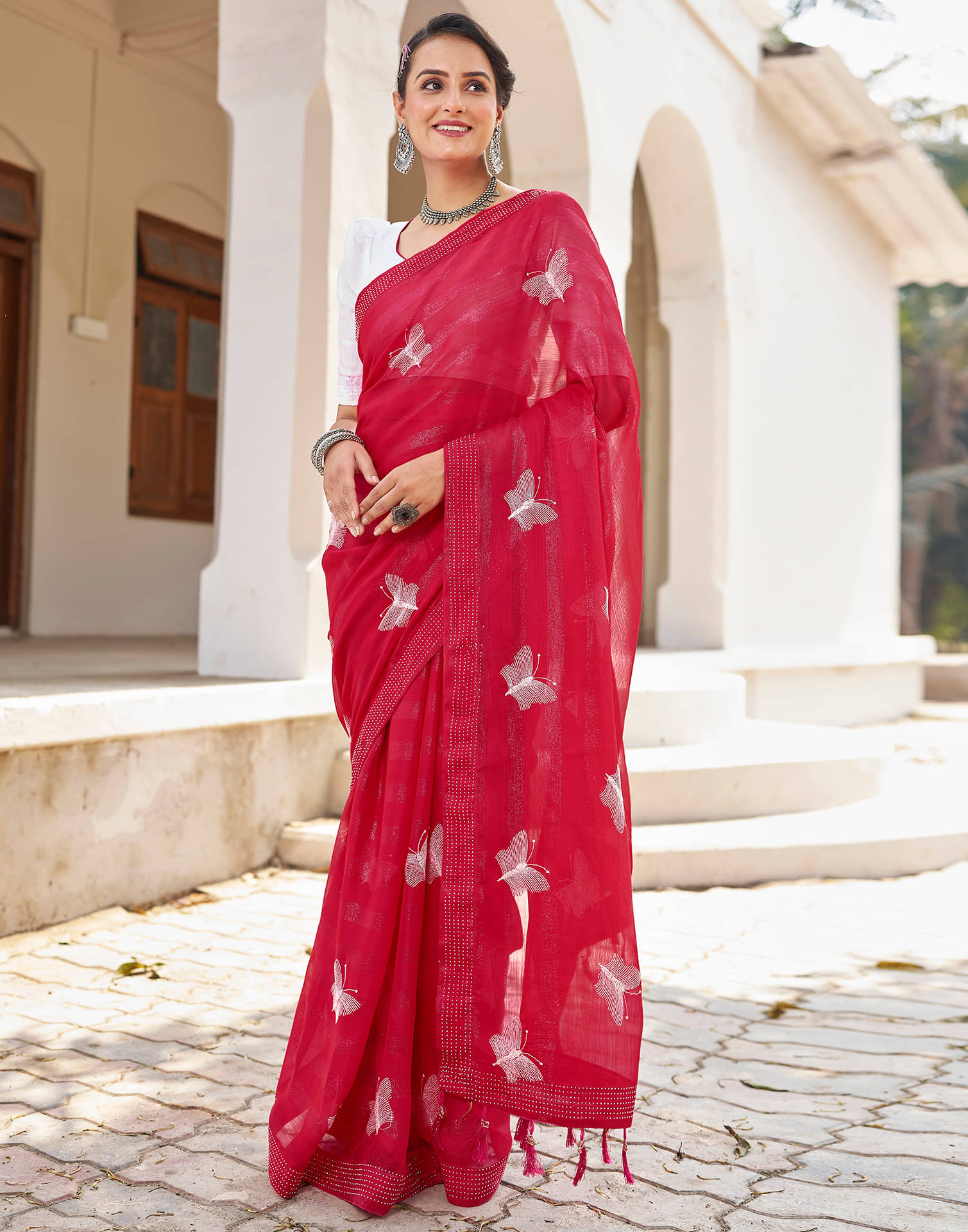 Samah Chiffon Embellished Ready to Wear Saree With Unstitched Blouse Piece ( Red ) Samah Chiffon Embellished Ready to Wear Saree With Unstitched Blouse Piece ( Red )