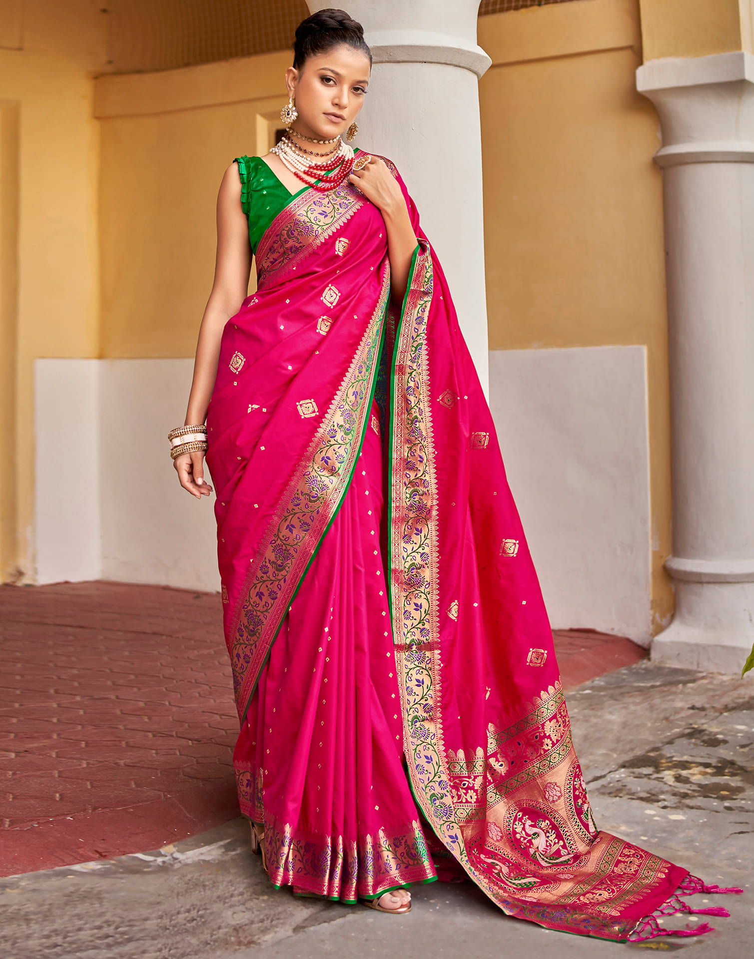     			Samah Silk Blend Woven Saree With Unstitched Blouse Piece ( Fluorescent Pink )