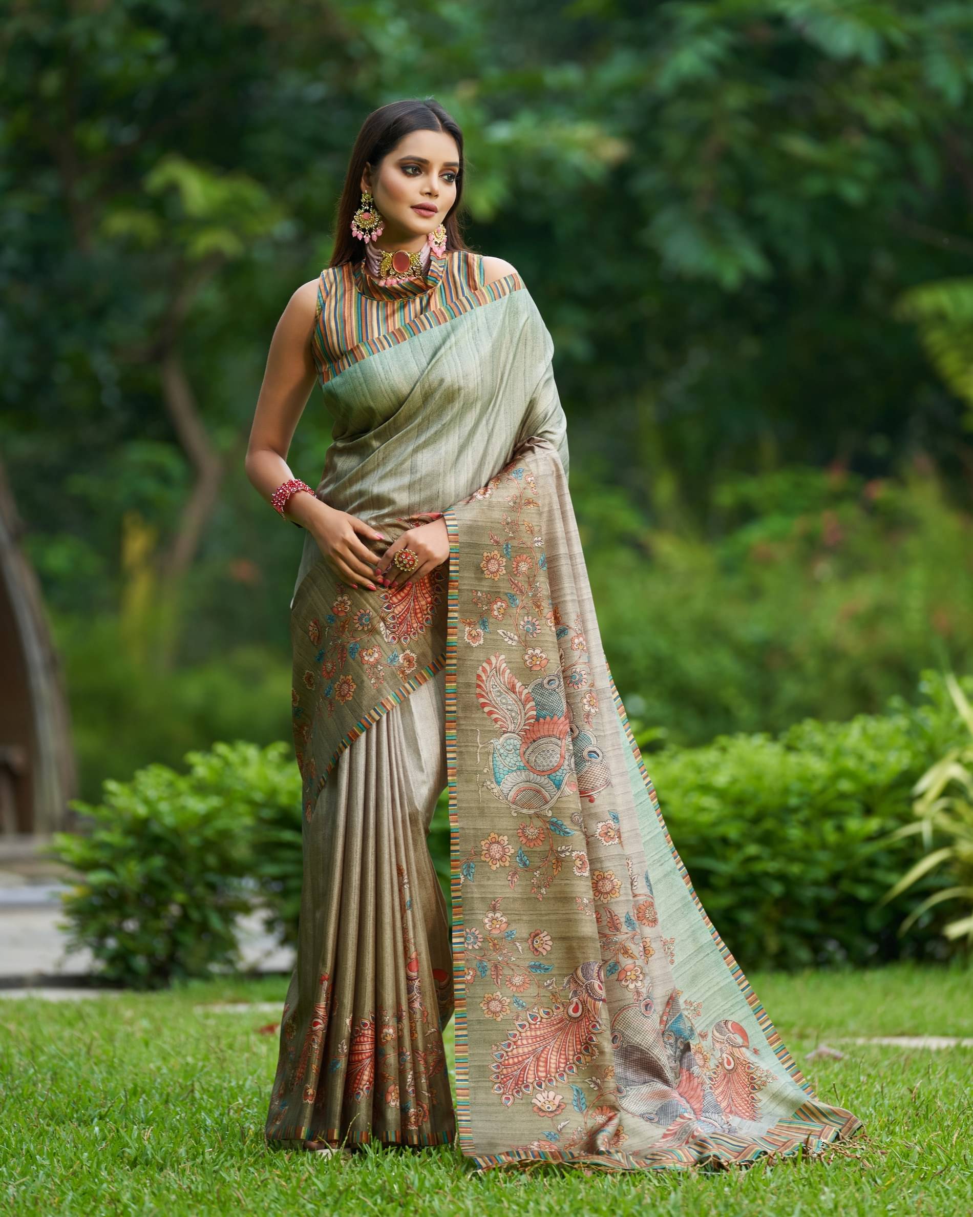     			Rekha Maniyar Silk Blend Woven Saree With Unstitched Blouse Piece ( Green )