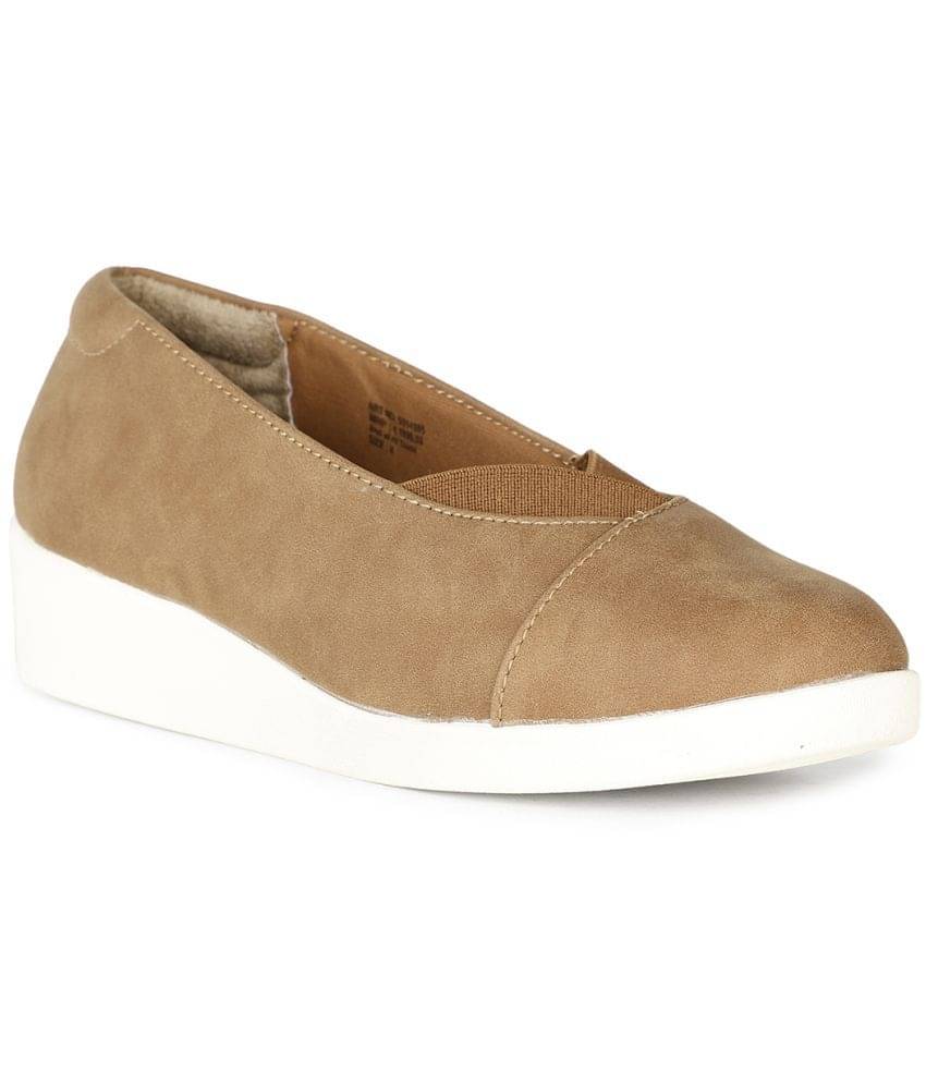    			Bata Comfit Brown Women's Casual Ballerinas