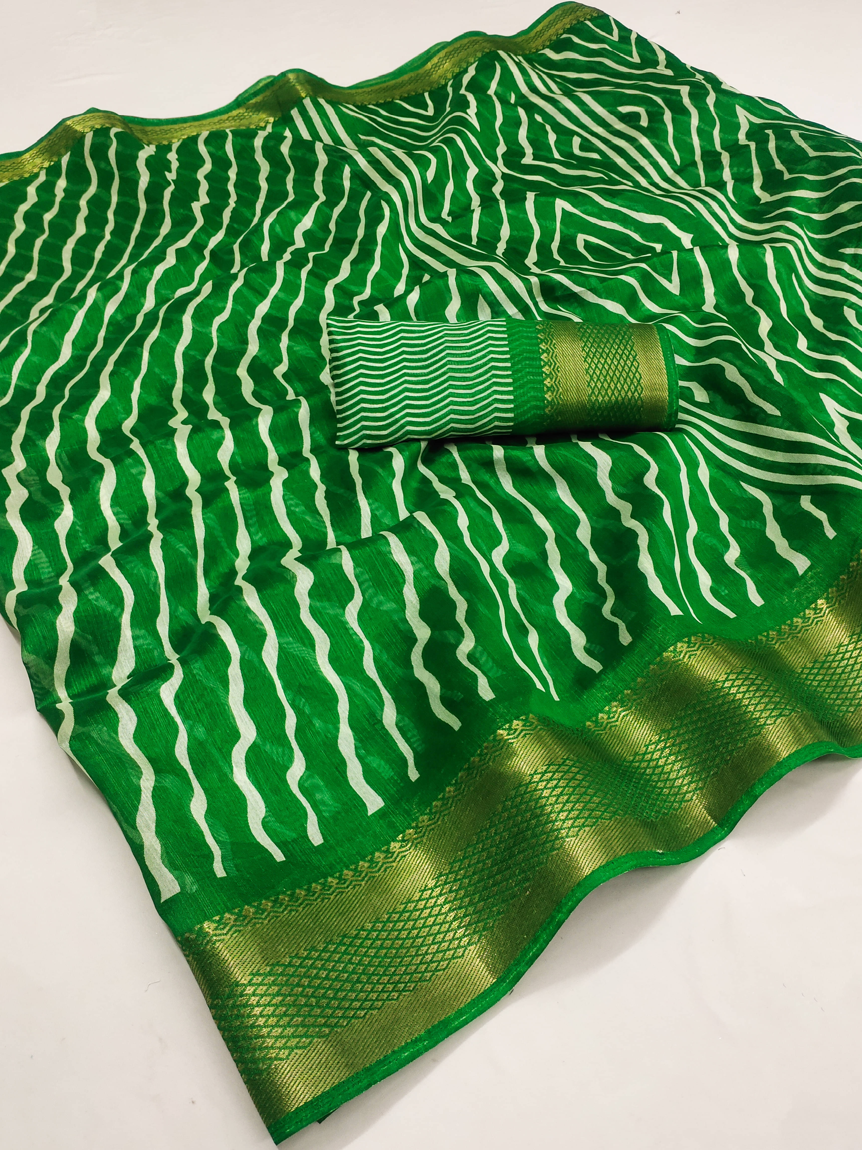 HEMA SILK MILLS Cotton Blend Printed Saree With Unstitched Blouse Piece ( Green ) HEMA SILK MILLS Cotton Blend Printed Saree With Unstitched Blouse Piece ( Green )
