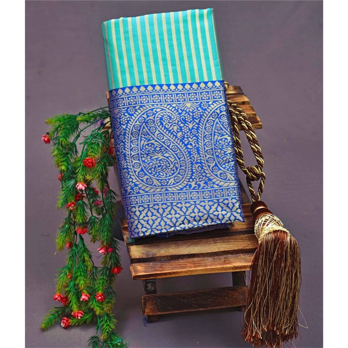     			JULEE Cotton Silk Embellished Saree With Unstitched Blouse Piece ( SkyBlue )