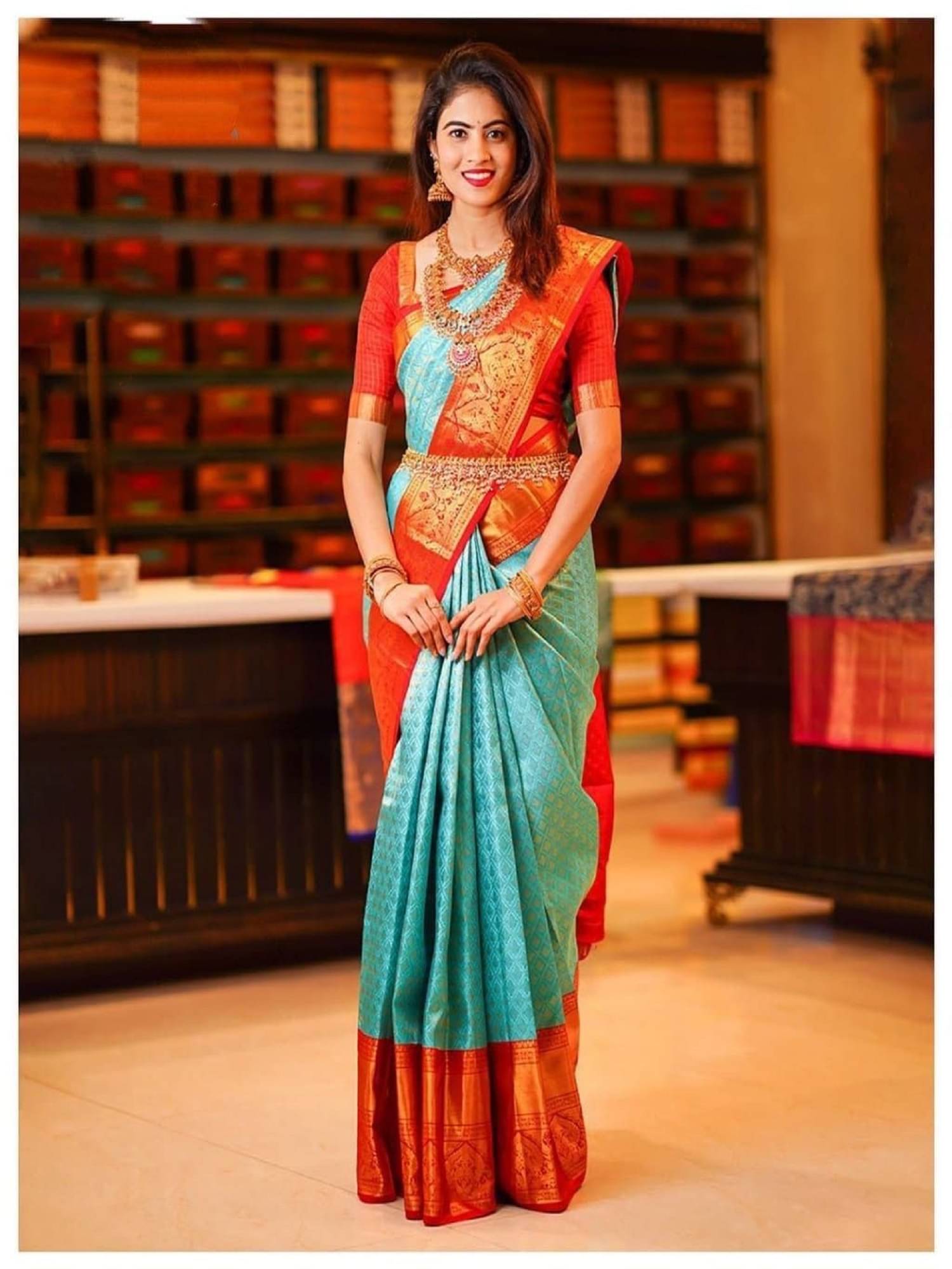     			JULEE Jacquard Embellished Saree With Unstitched Blouse Piece ( SkyBlue )
