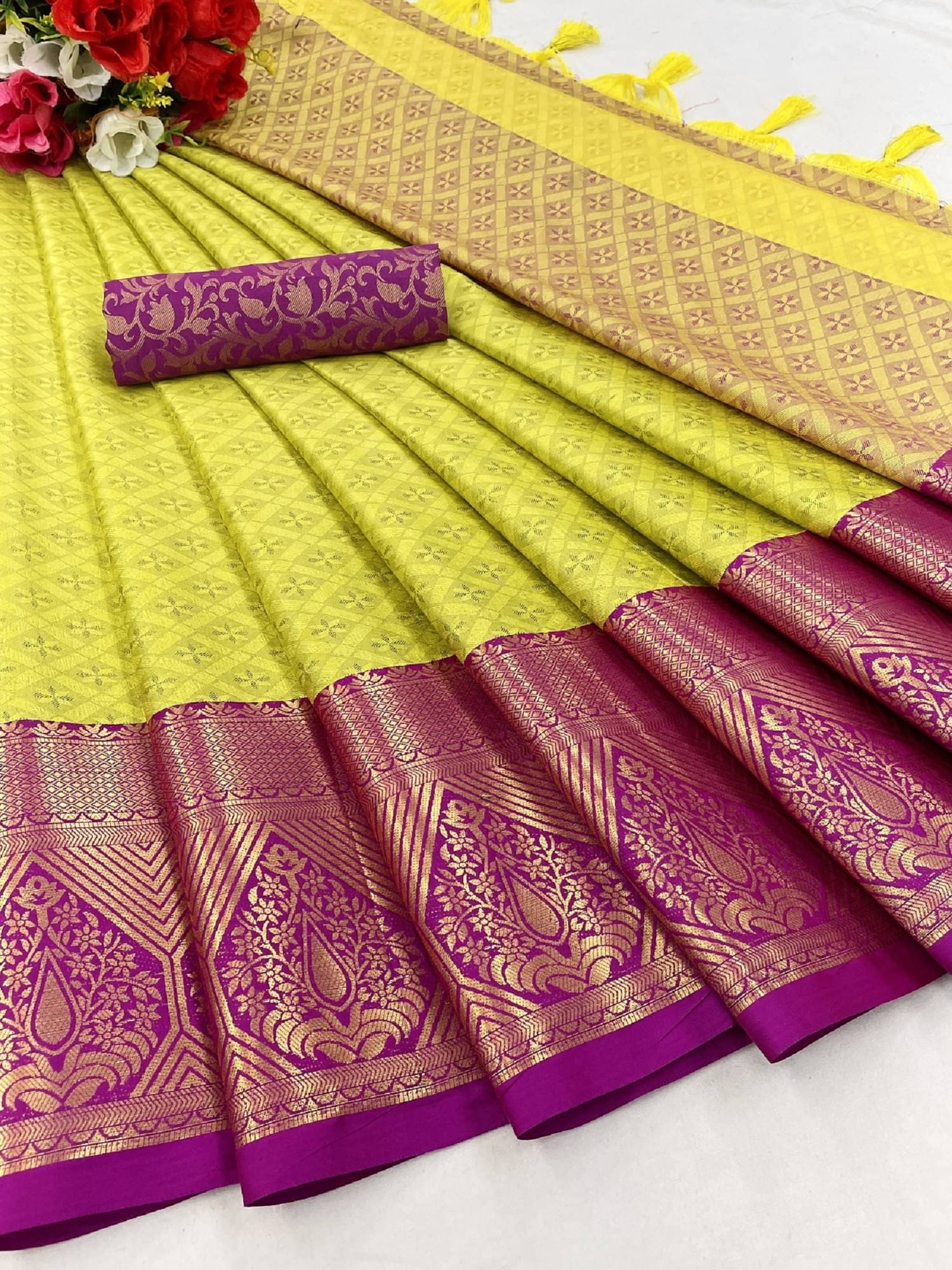 JULEE Lycra Embellished Saree With Unstitched Blouse Piece ( Rani ) JULEE Lycra Embellished Saree With Unstitched Blouse Piece ( Rani )