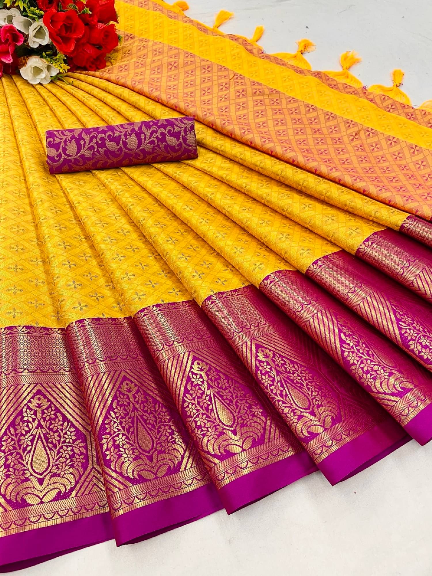 JULEE Lycra Embellished Saree With Unstitched Blouse Piece ( Yellow ) JULEE Lycra Embellished Saree With Unstitched Blouse Piece ( Yellow )