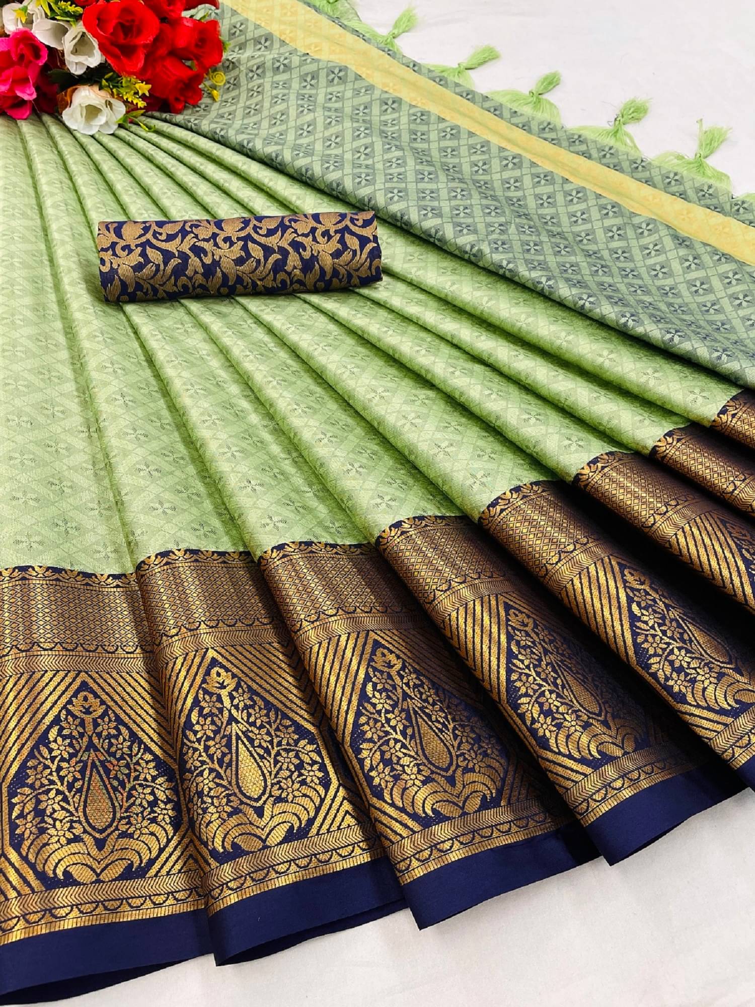     			JULEE Lycra Embellished Saree With Unstitched Blouse Piece ( Sea Green )