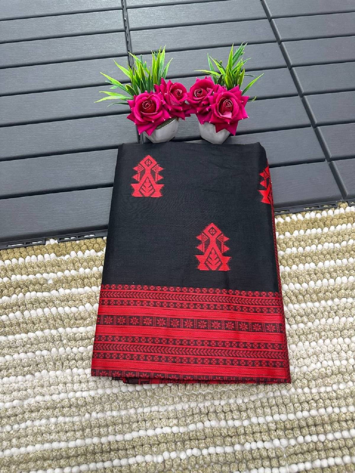 JULEE Net Embellished Saree With Unstitched Blouse Piece ( Black ) JULEE Net Embellished Saree With Unstitched Blouse Piece ( Black )