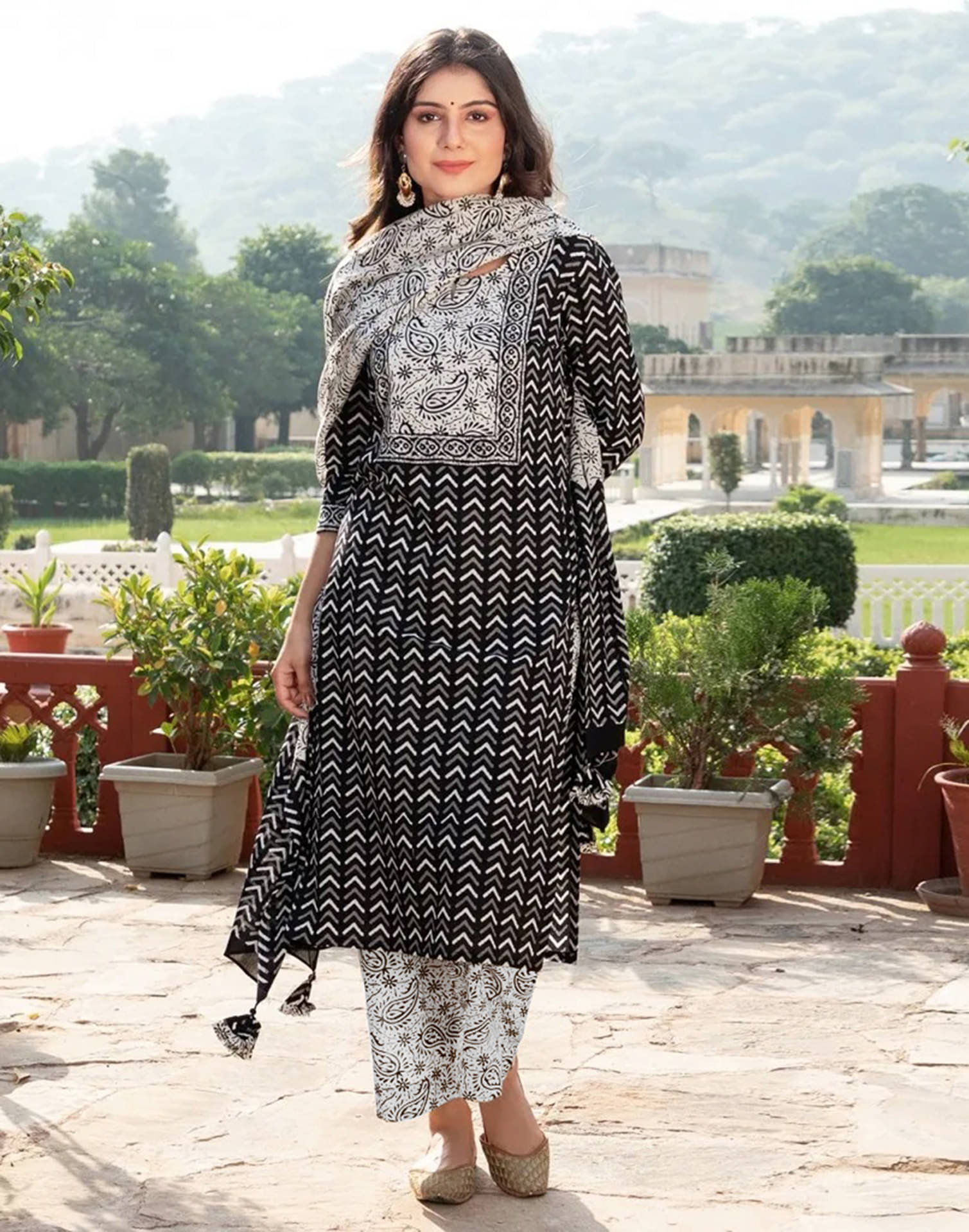     			Skylee Rayon Printed Kurti With Pants Women's Stitched Salwar Suit - Black ( Pack of 1 )