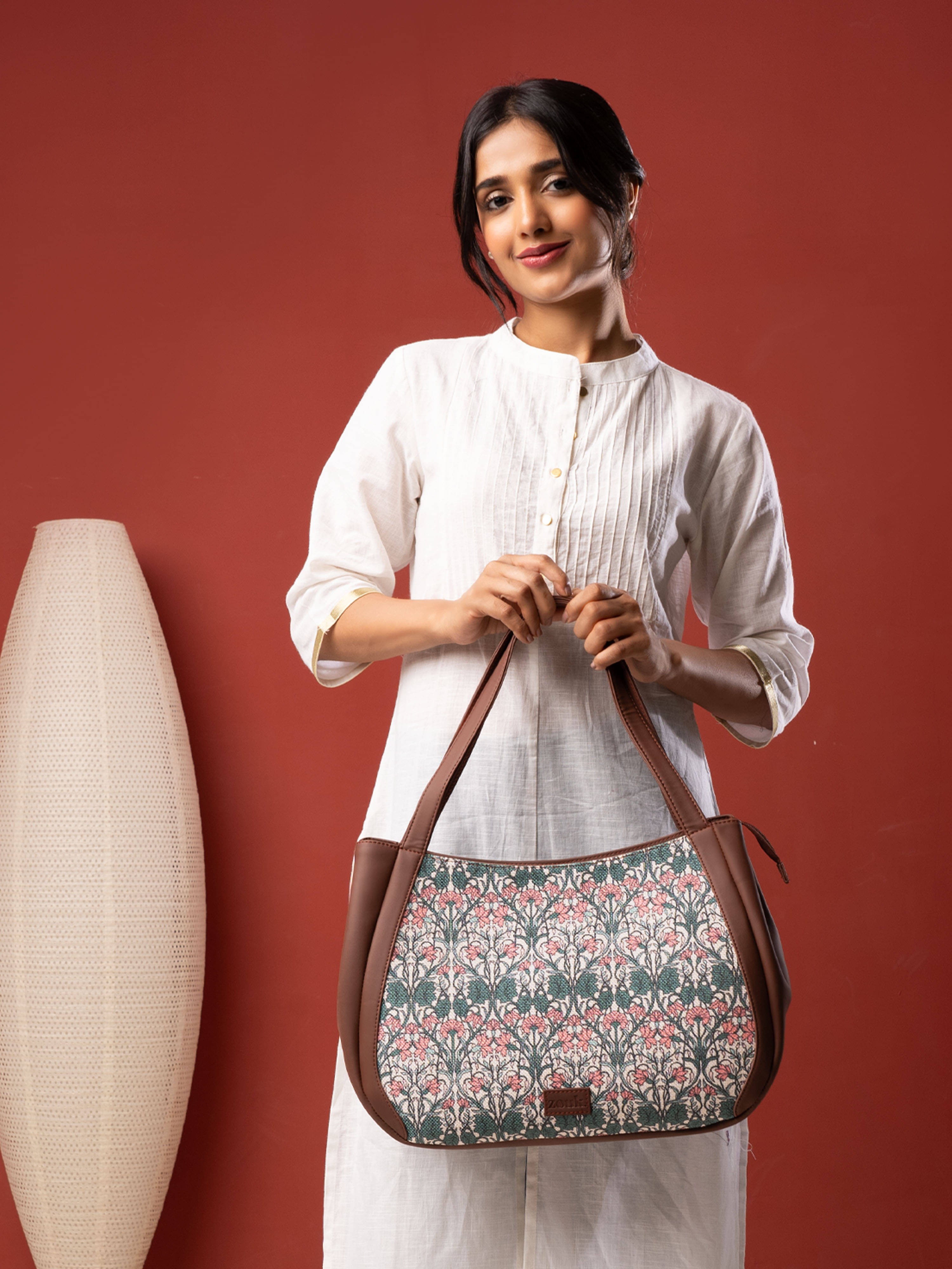     			Zouk Shoulder Bag Jute Set of 1 ( Multicolor )