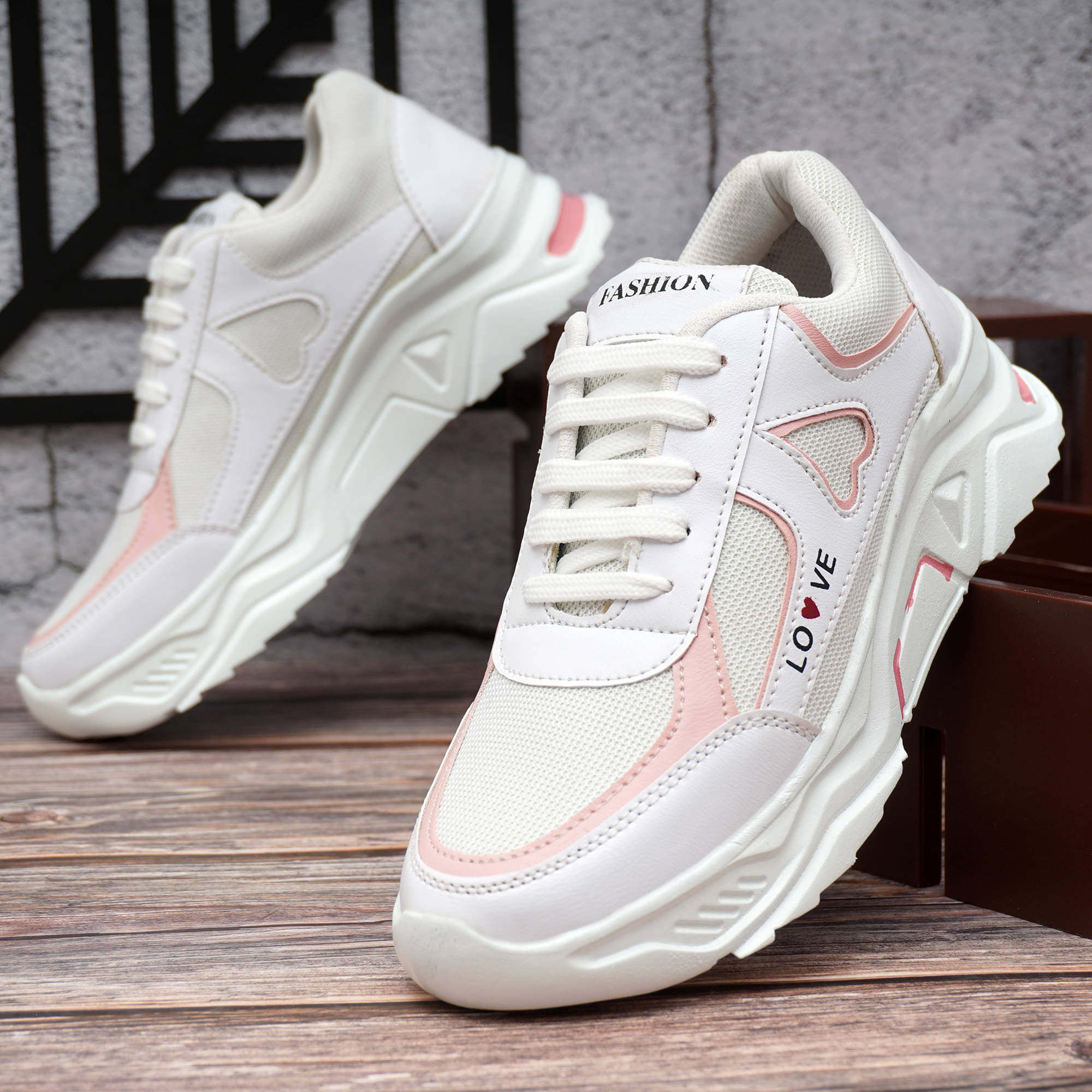    			suson White Women's Sneakers