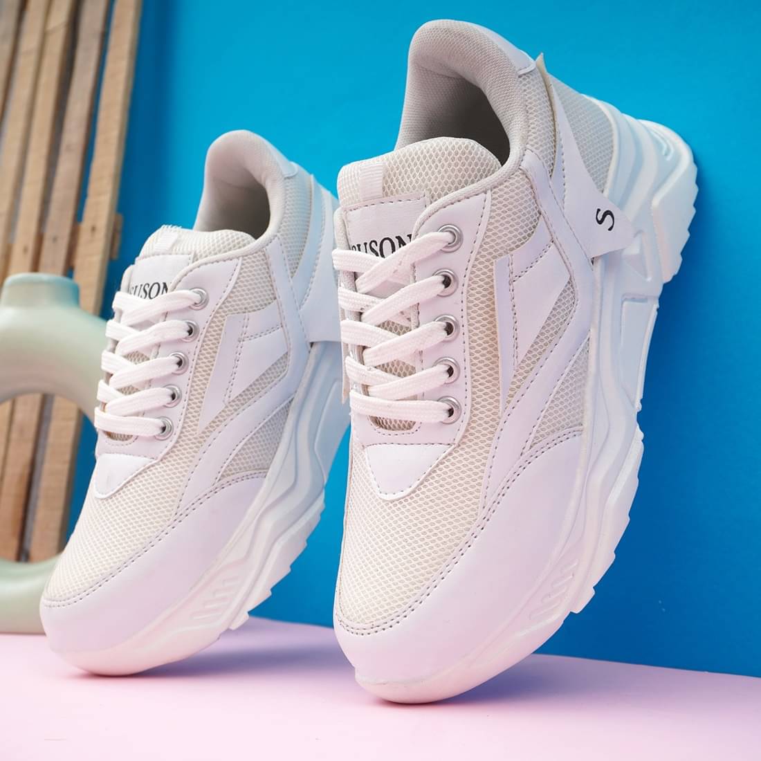     			suson White Women's Sneakers