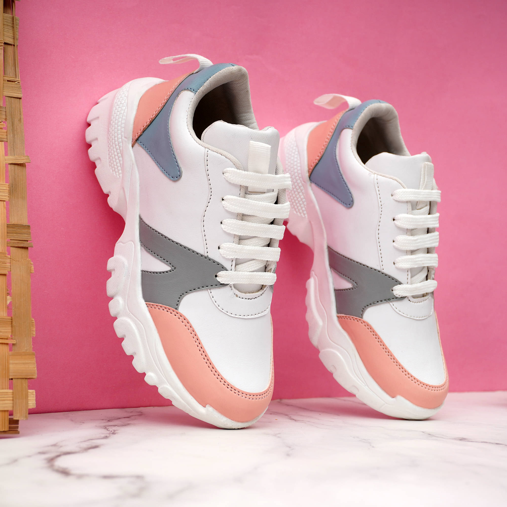     			suson White Women's Sneakers