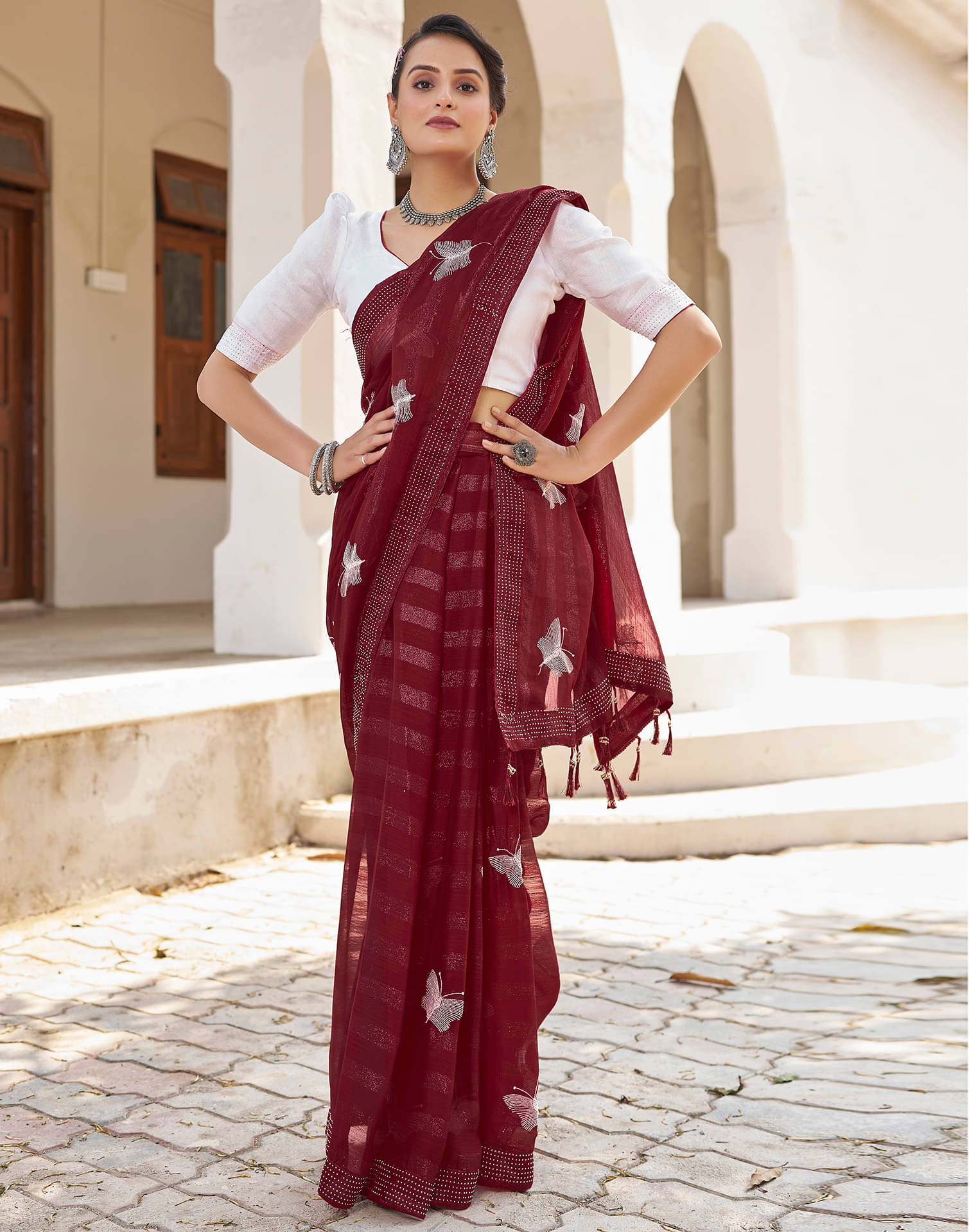     			Satrani Chiffon Embellished Ready to Wear Saree With Unstitched Blouse Piece ( Maroon )
