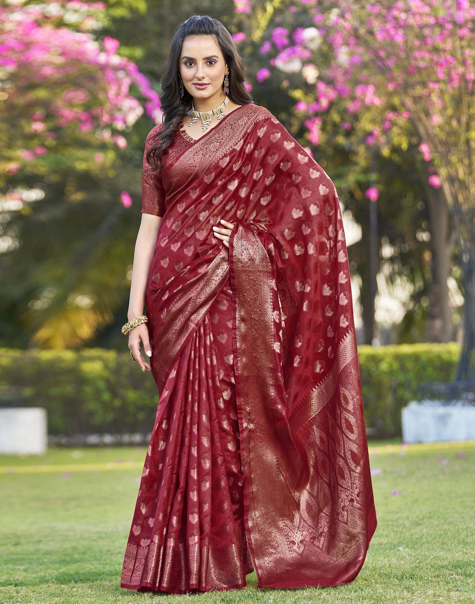     			Satrani Organza Woven Saree With Unstitched Blouse Piece ( Red )