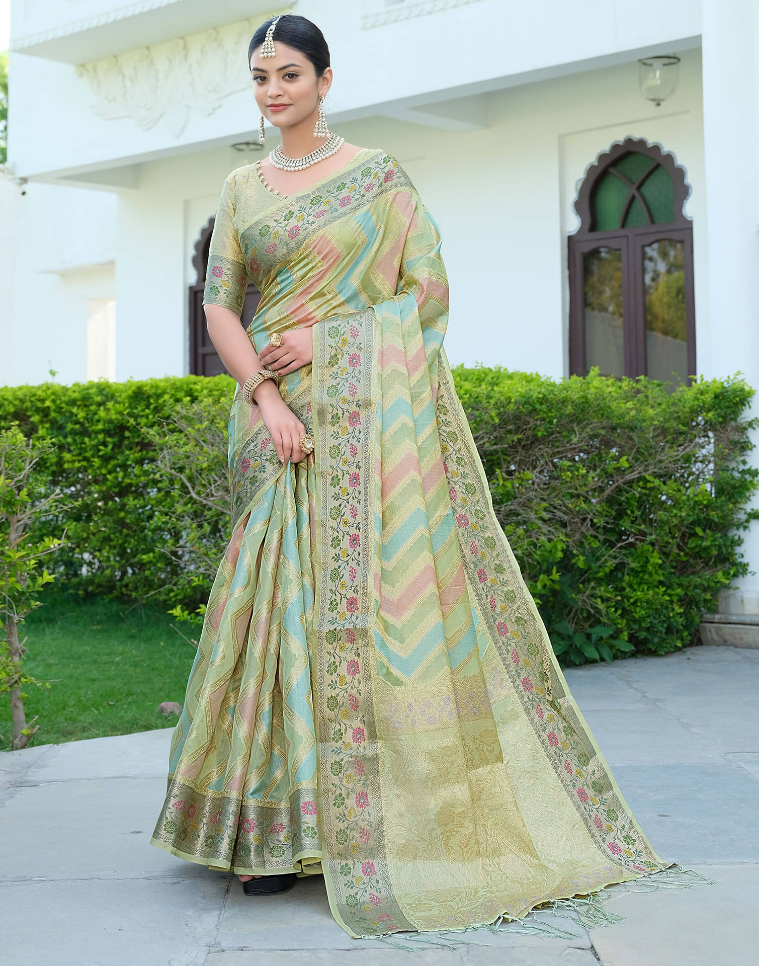     			Satrani Organza Woven Saree With Unstitched Blouse Piece ( Green )