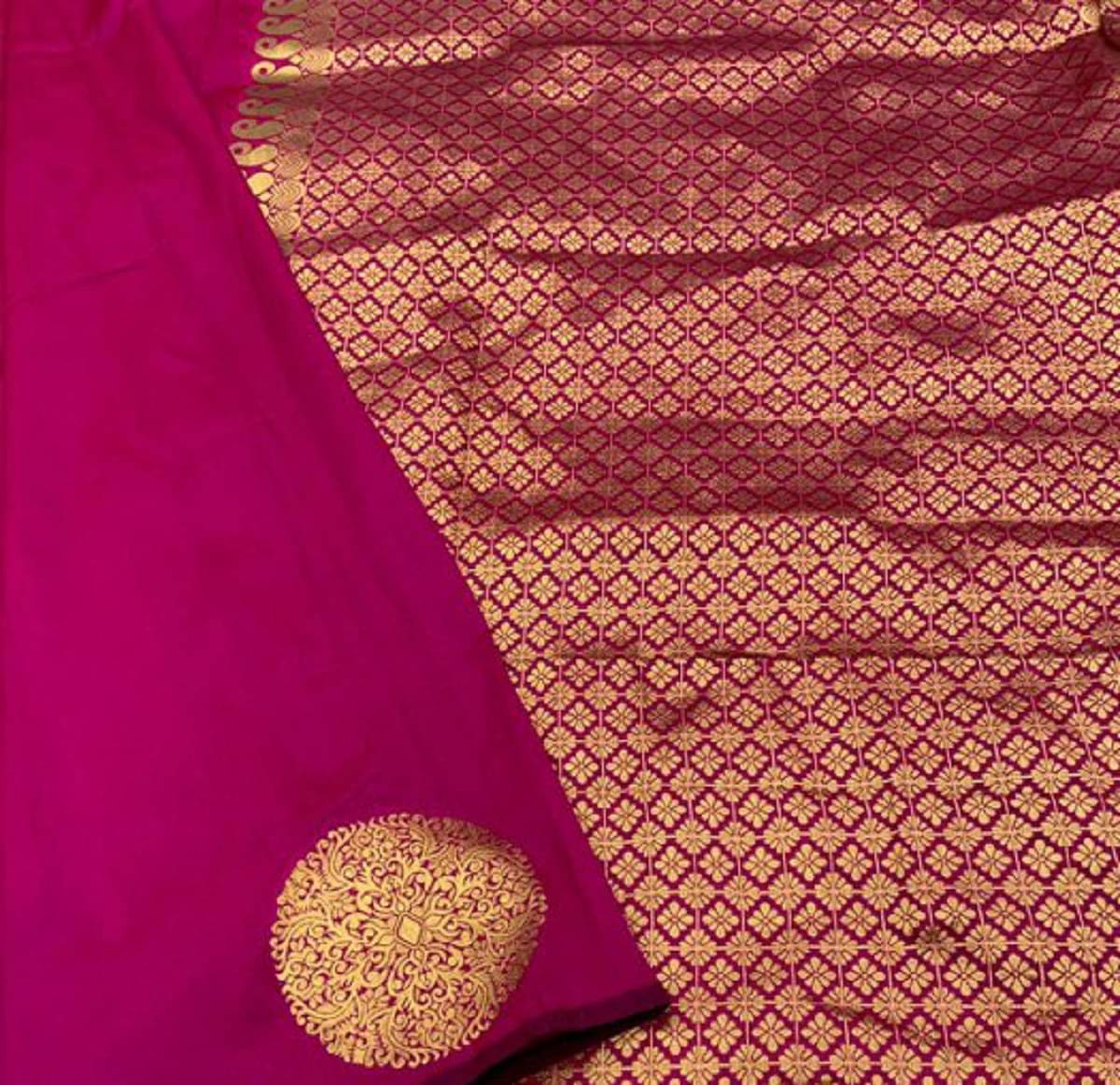 Apnisha Georgette Embellished Saree With Unstitched Blouse Piece ( Pink ) Apnisha Georgette Embellished Saree With Unstitched Blouse Piece ( Pink )